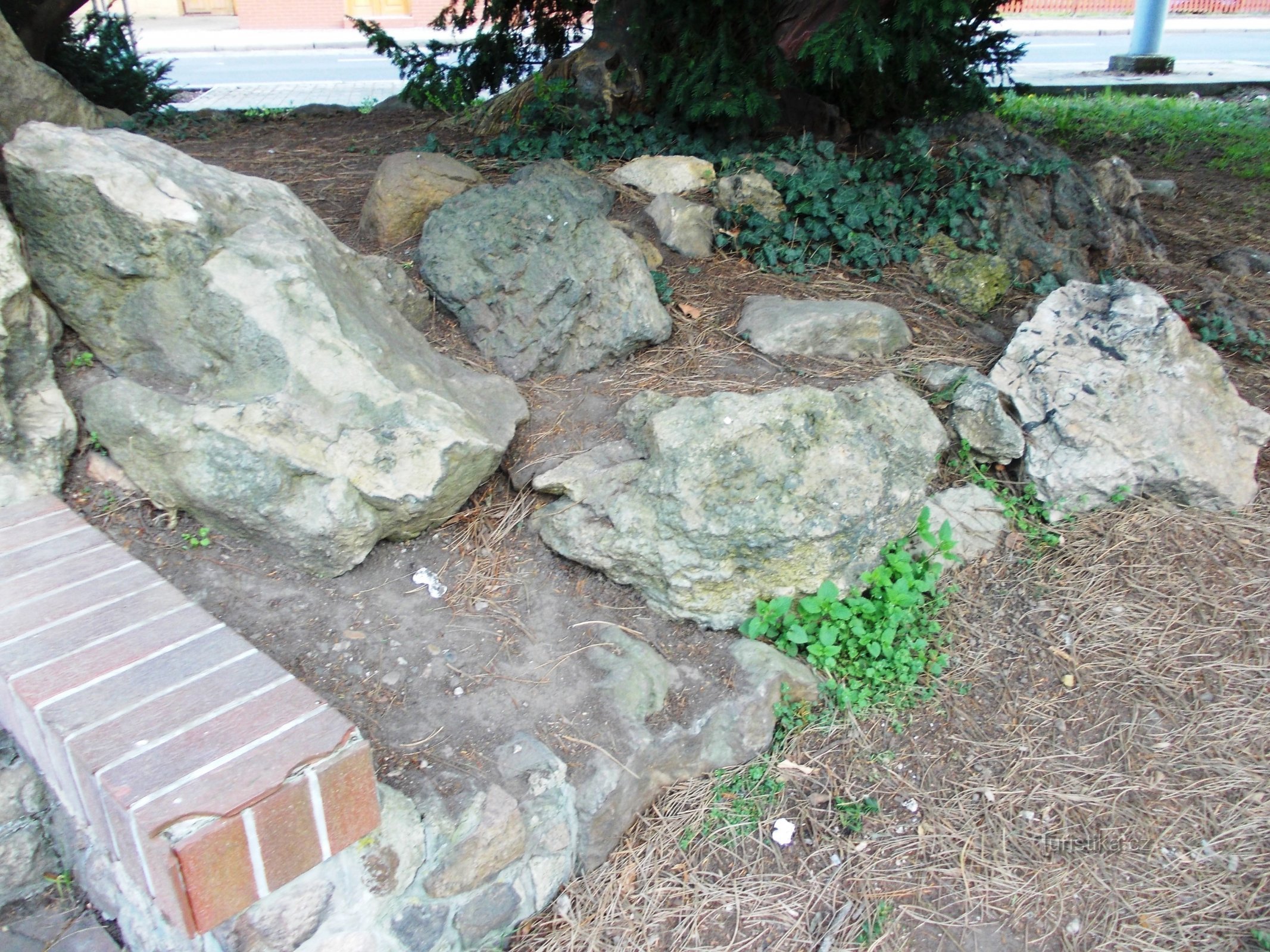 rocks near the fountain