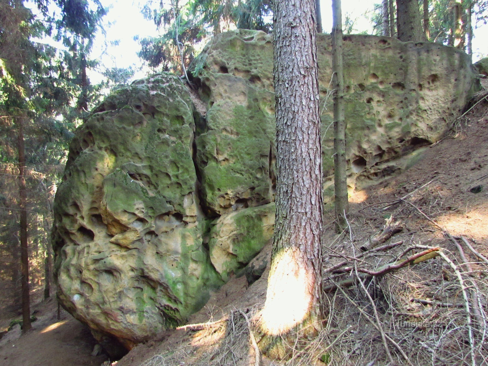 Rocas cerca de Provodov - Bába