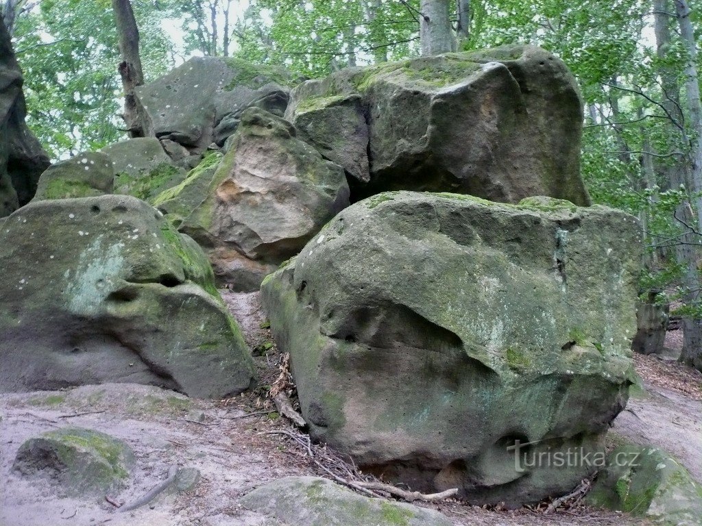 Скелі в ПП Вела