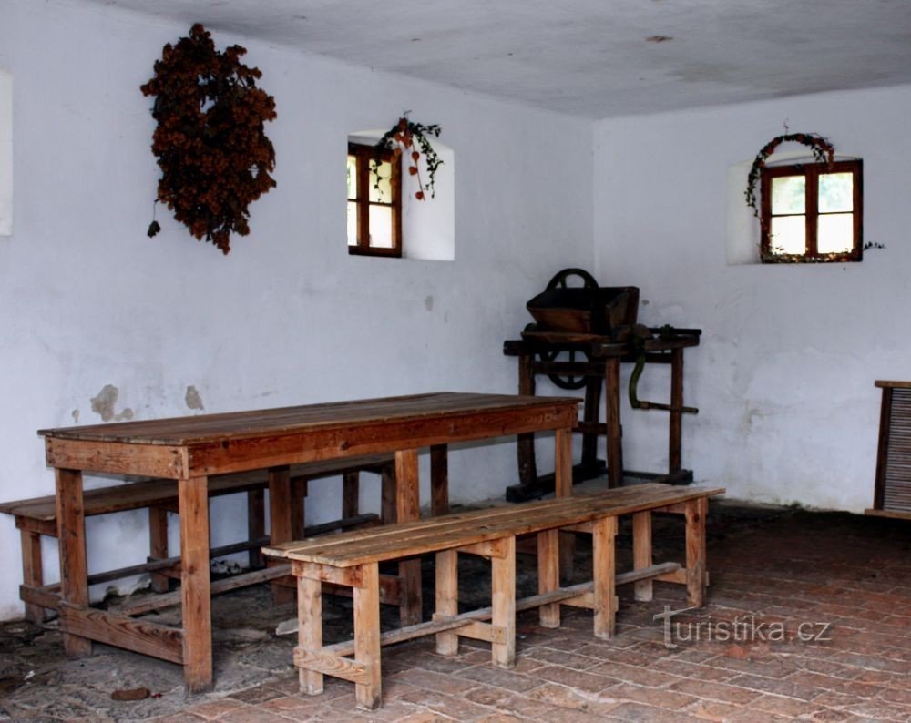 Skanzen Zubrnice - Gyümölcs szárító