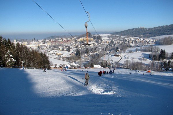 área de esqui das montanhas Kaspersky