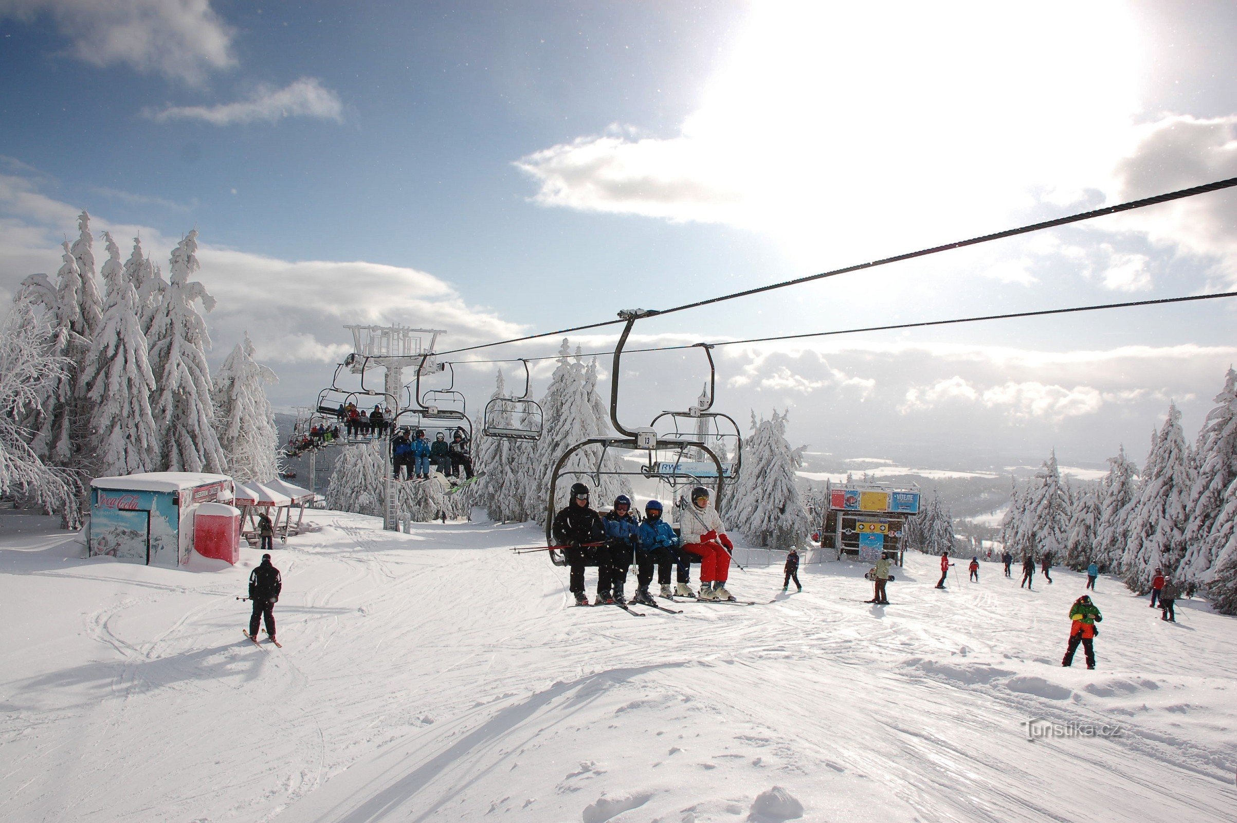Skicentrum Říčky - een modern skigebied in het hart van het Adelaarsgebergte