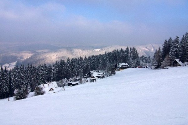 滑雪场兵营