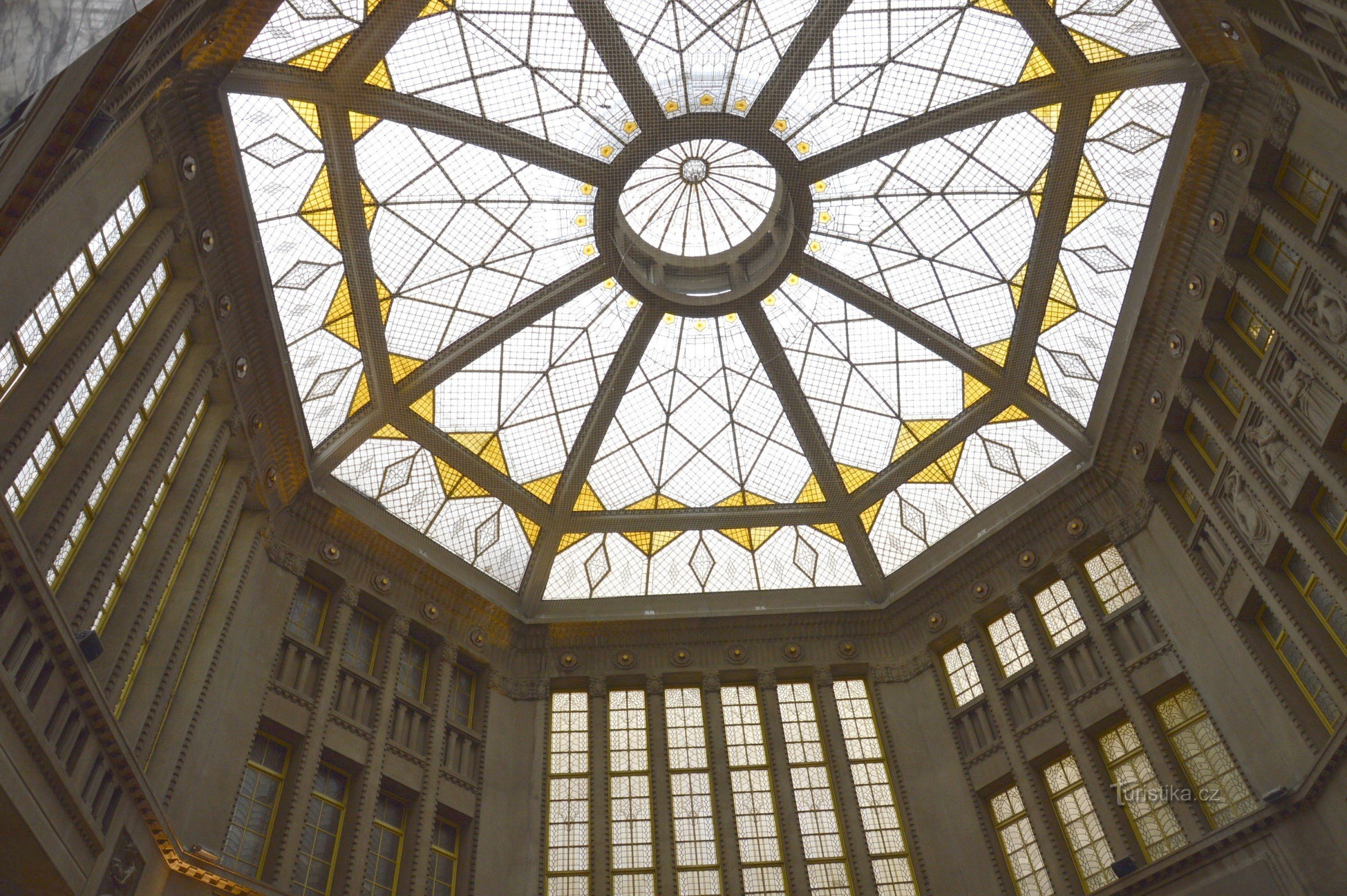cúpula de vidro na arcada
