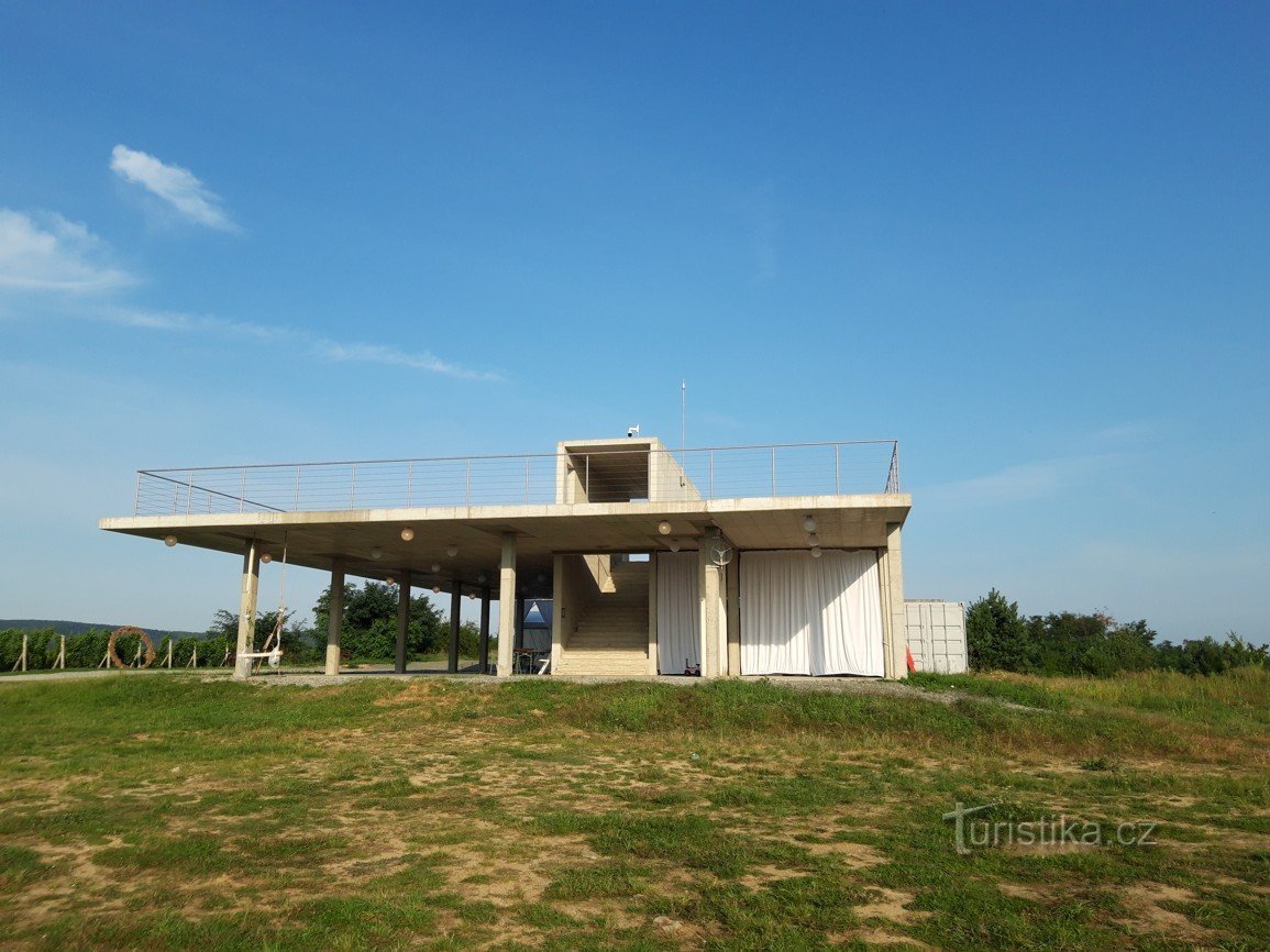 Kelder of uitkijktoren onder Šibeniční vrch