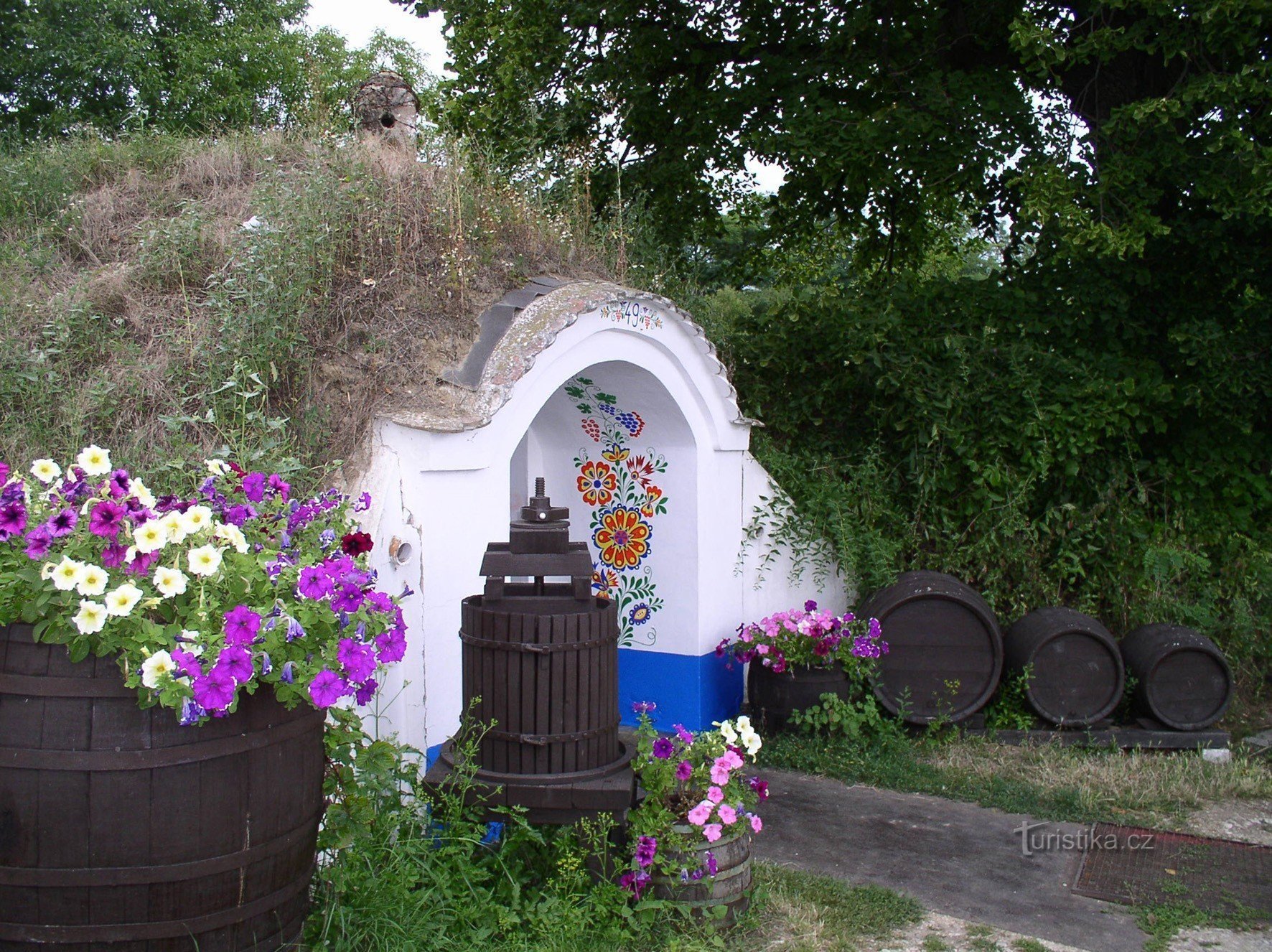 Cave à Petrov - Plžy; source de la publication Krajem vína