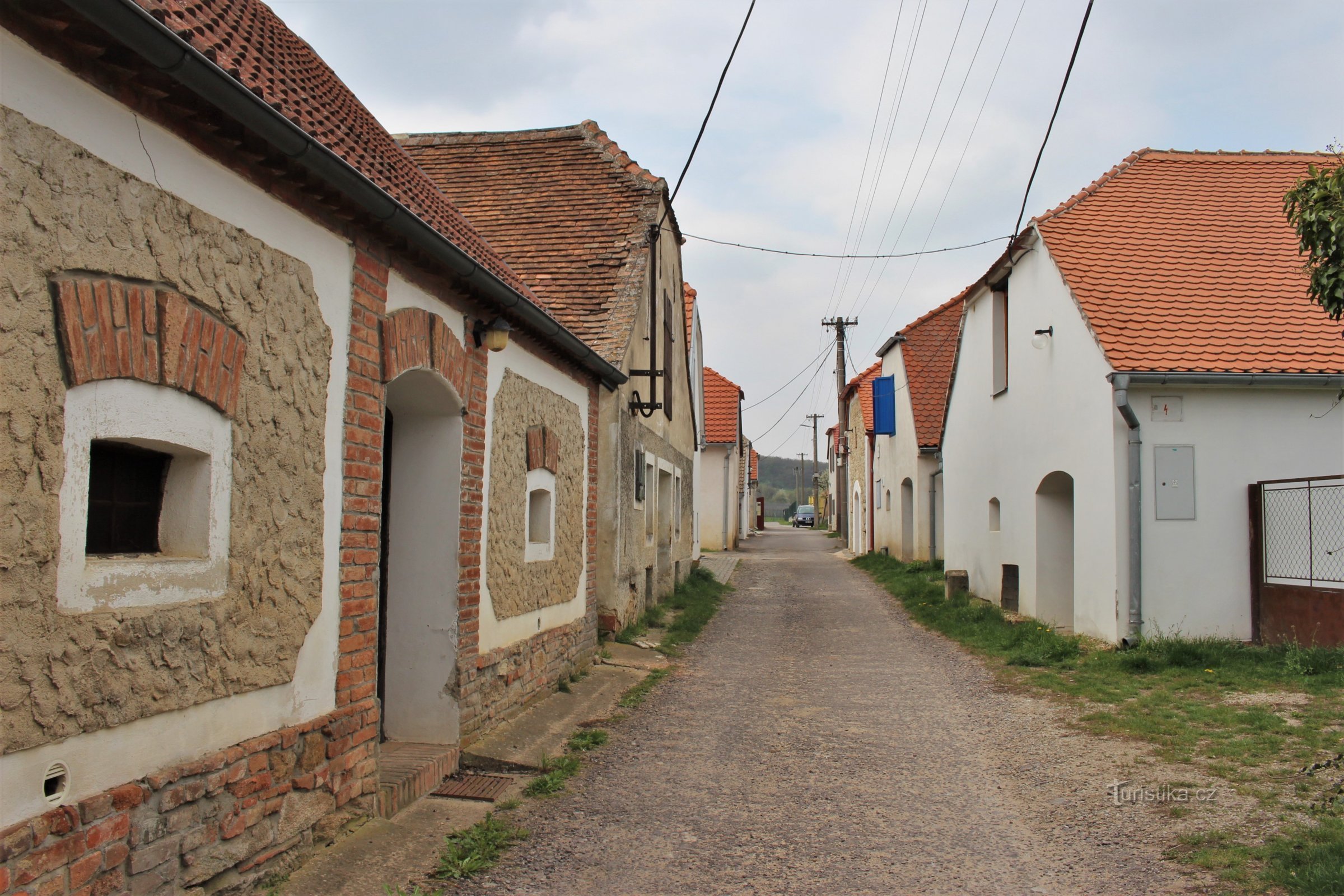 Strada della cantina a Hnanice