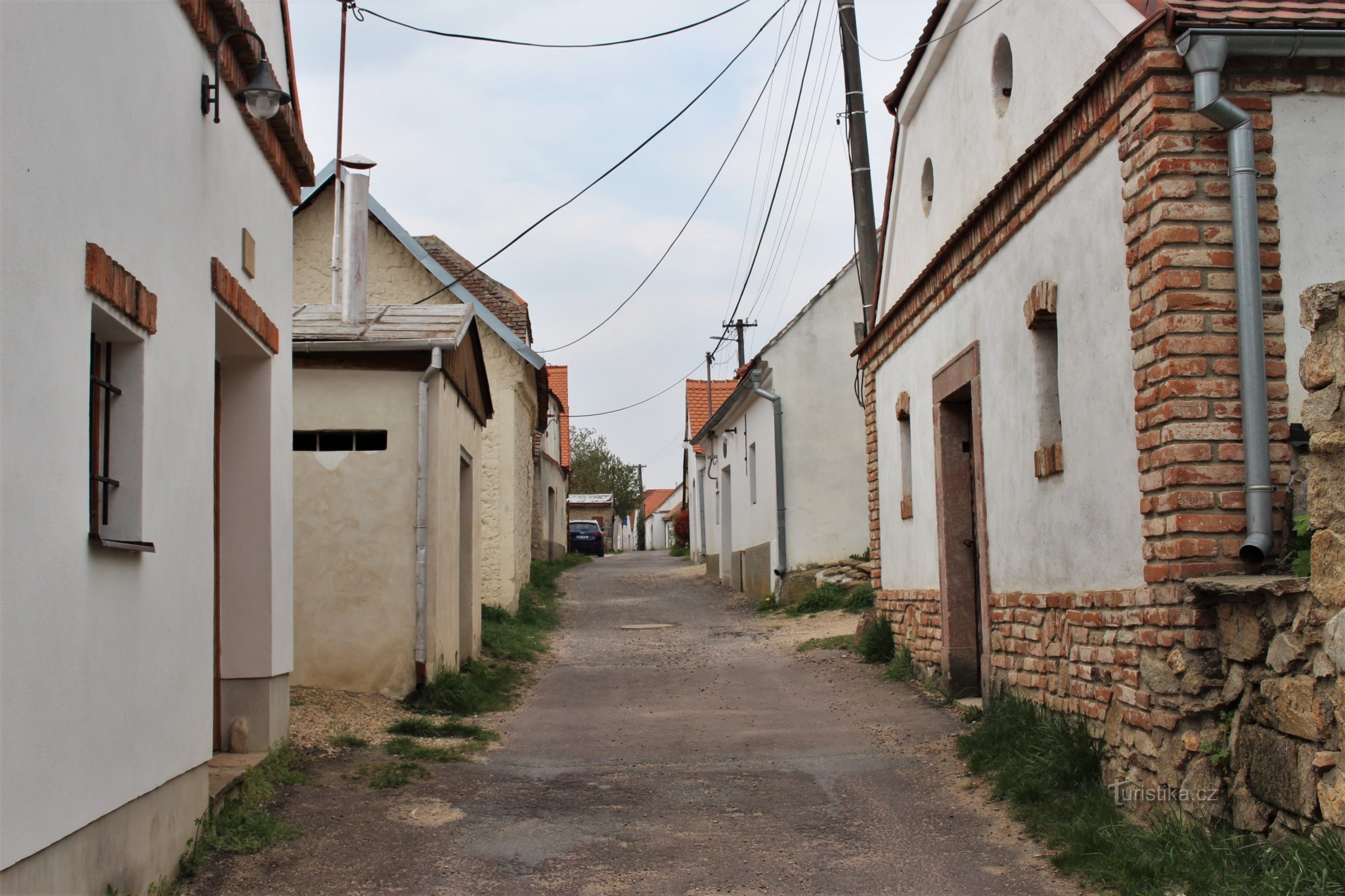 Rua da adega em Hnanice