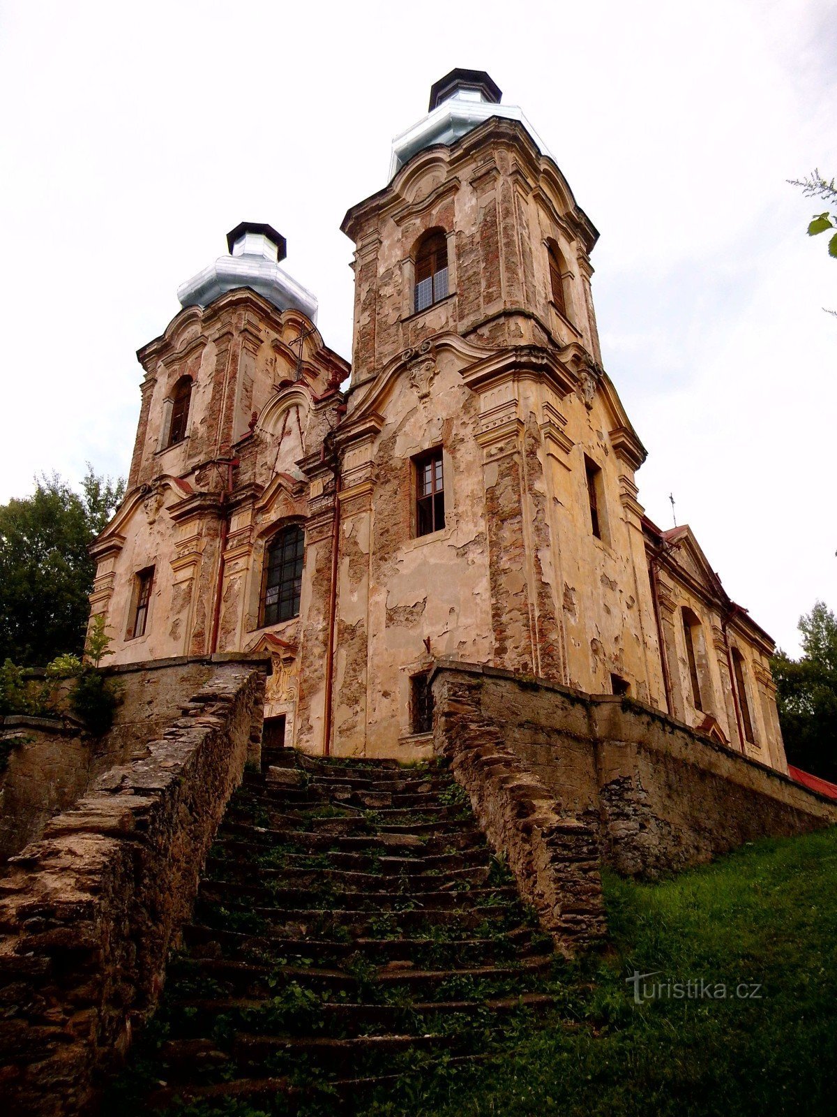 Kirche springt