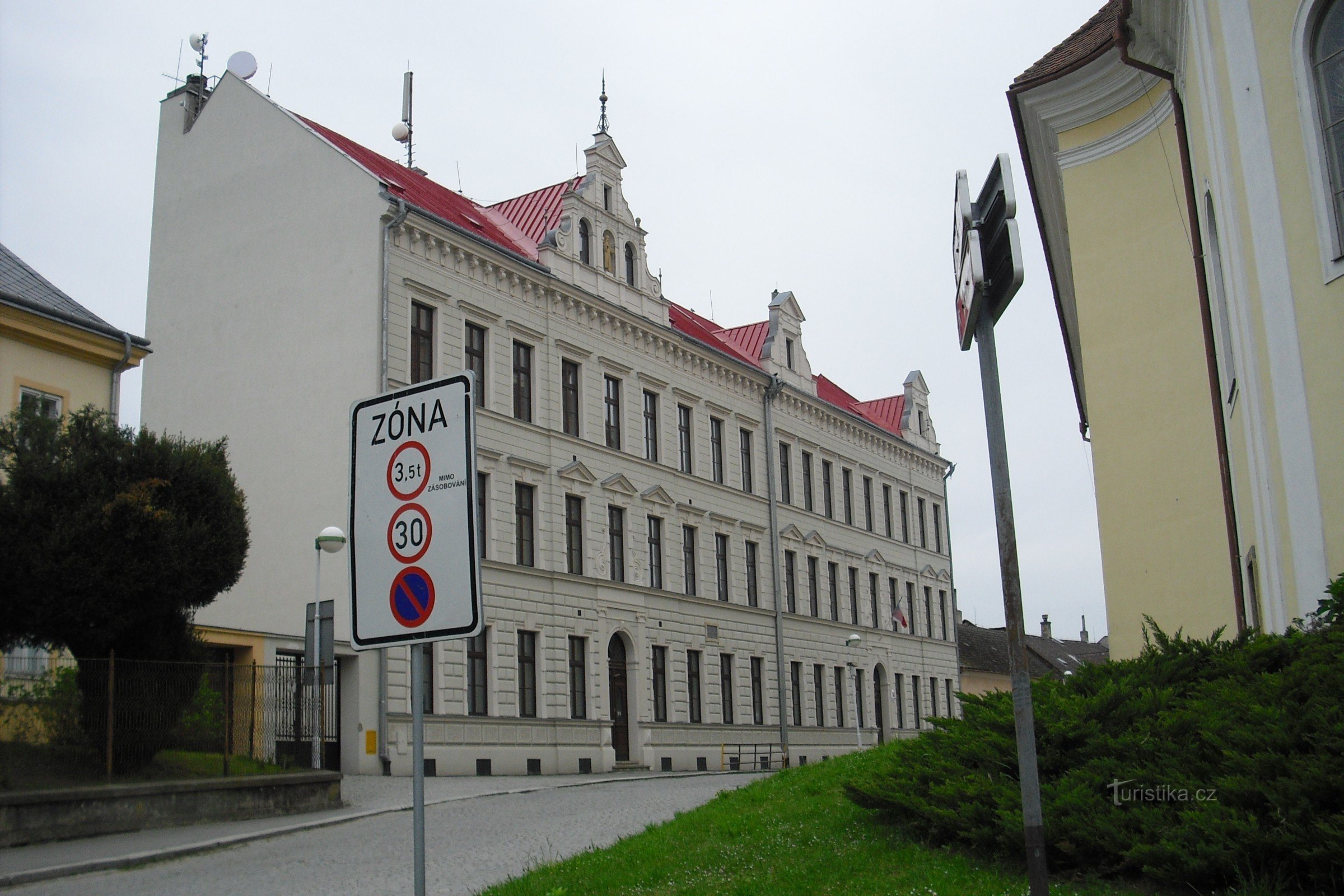 skole