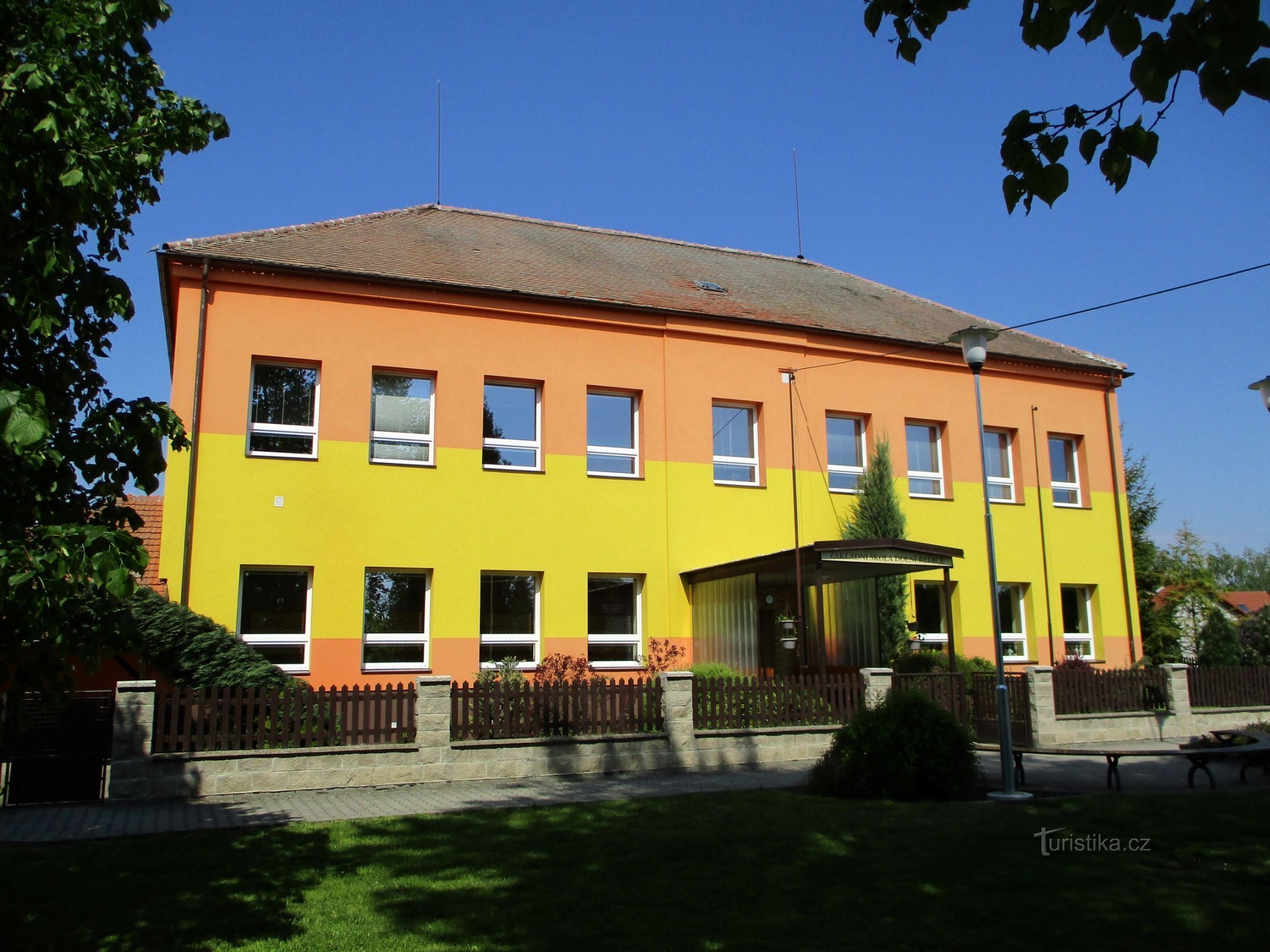 Szkoła (Dolní Ředice, 16.5.2020)