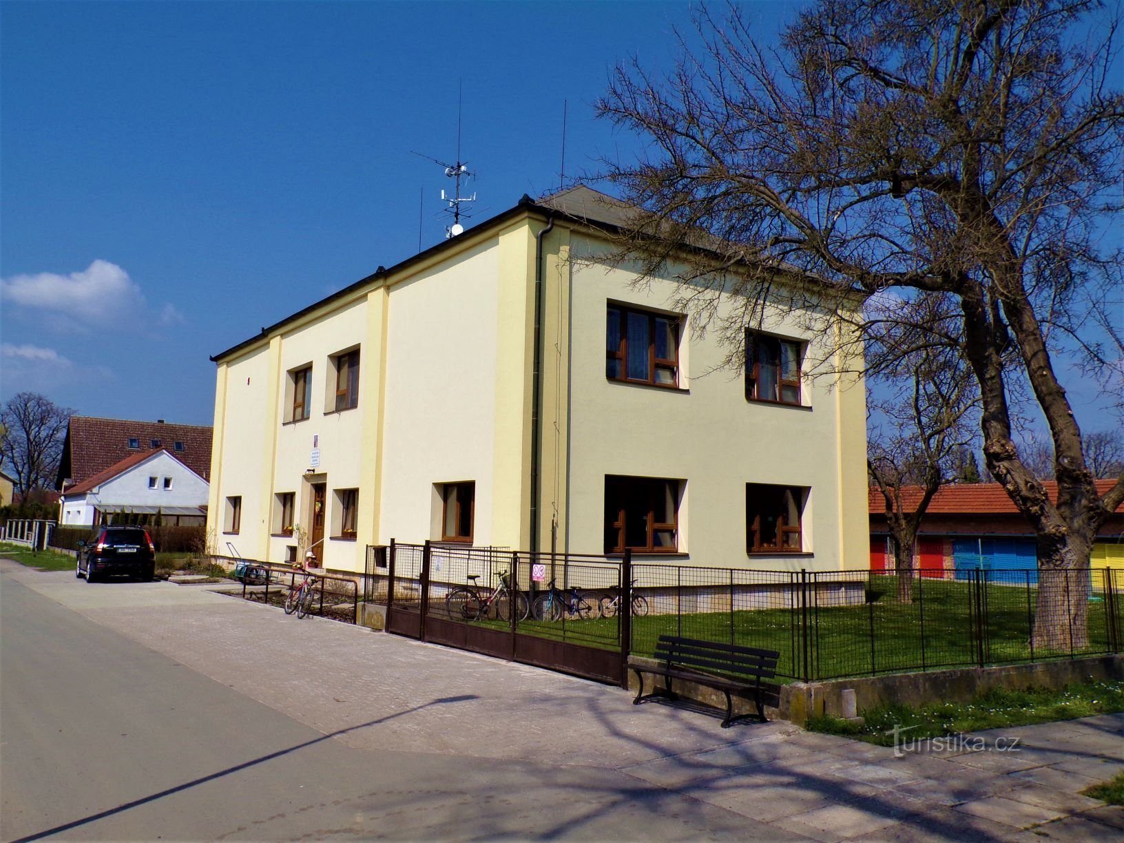 Skole (Kratonohy, 21.4.2021/XNUMX/XNUMX)