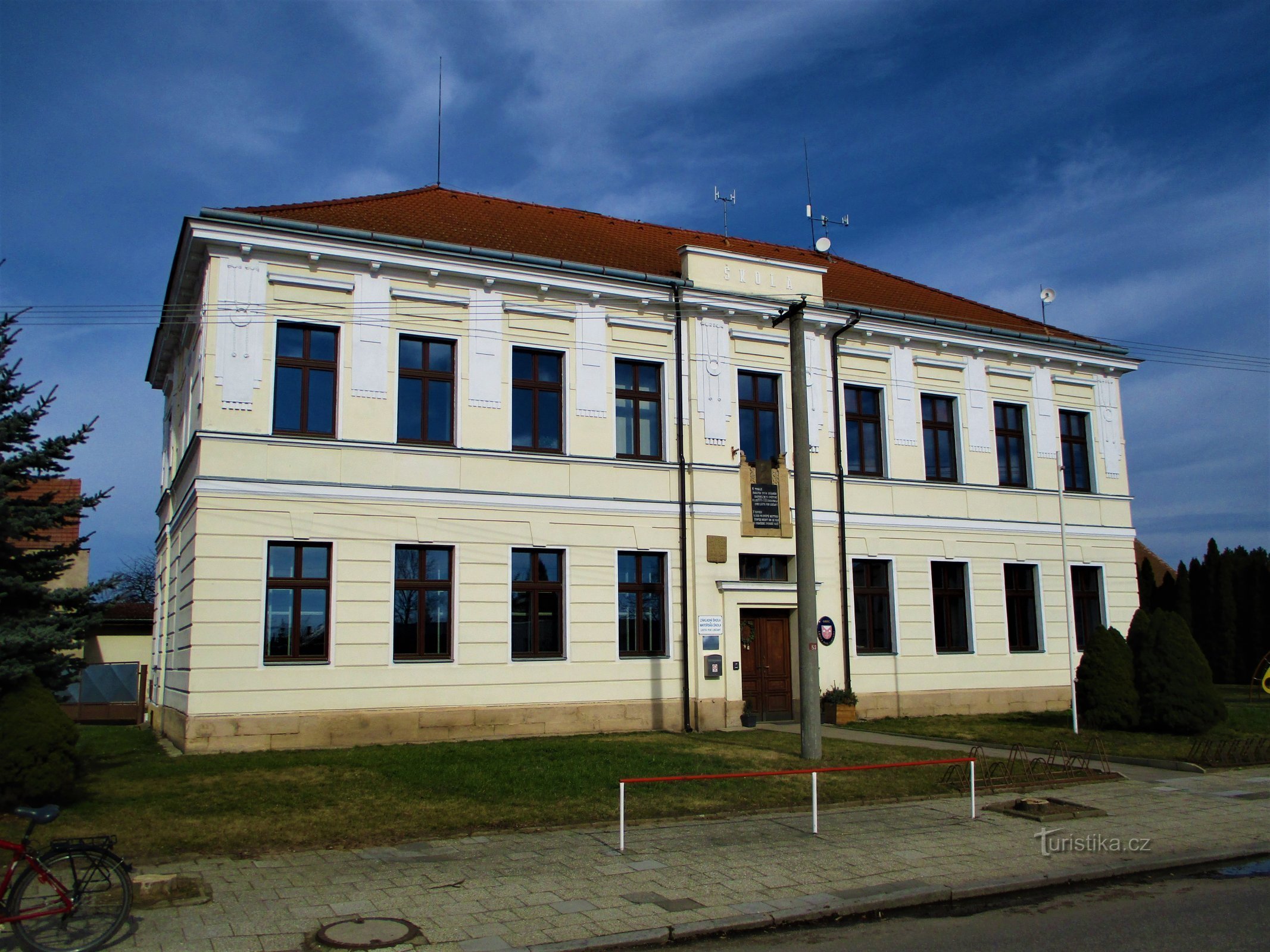 Scuola (Lhota pod Libčany)