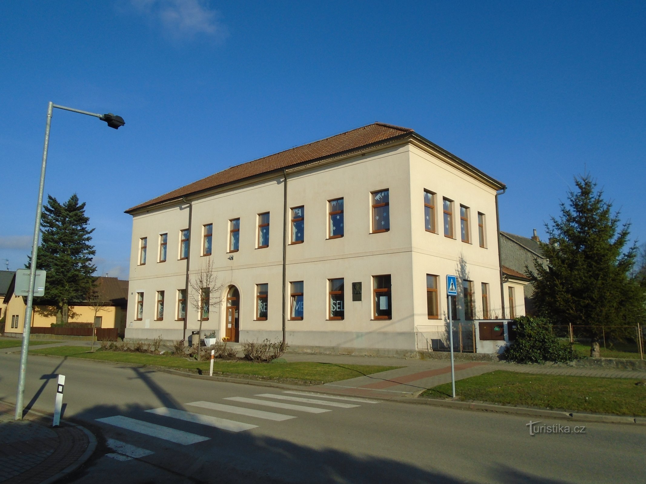 Trường học (Praskačka)