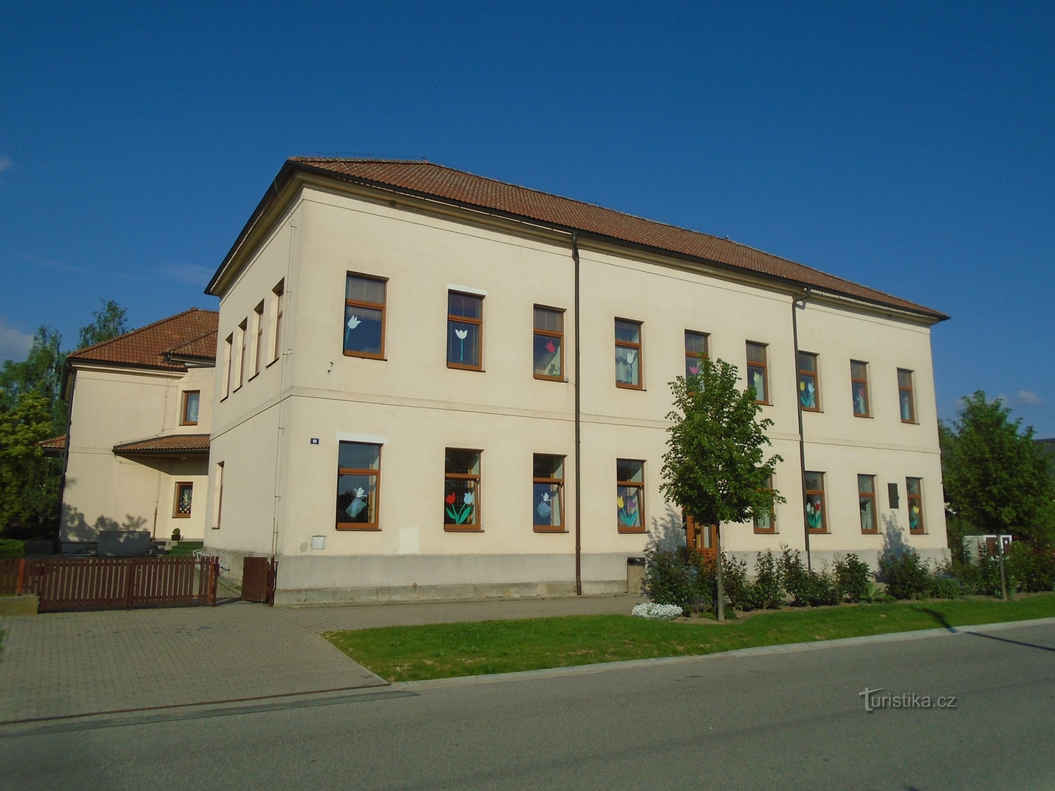 学校 (Praskačka)