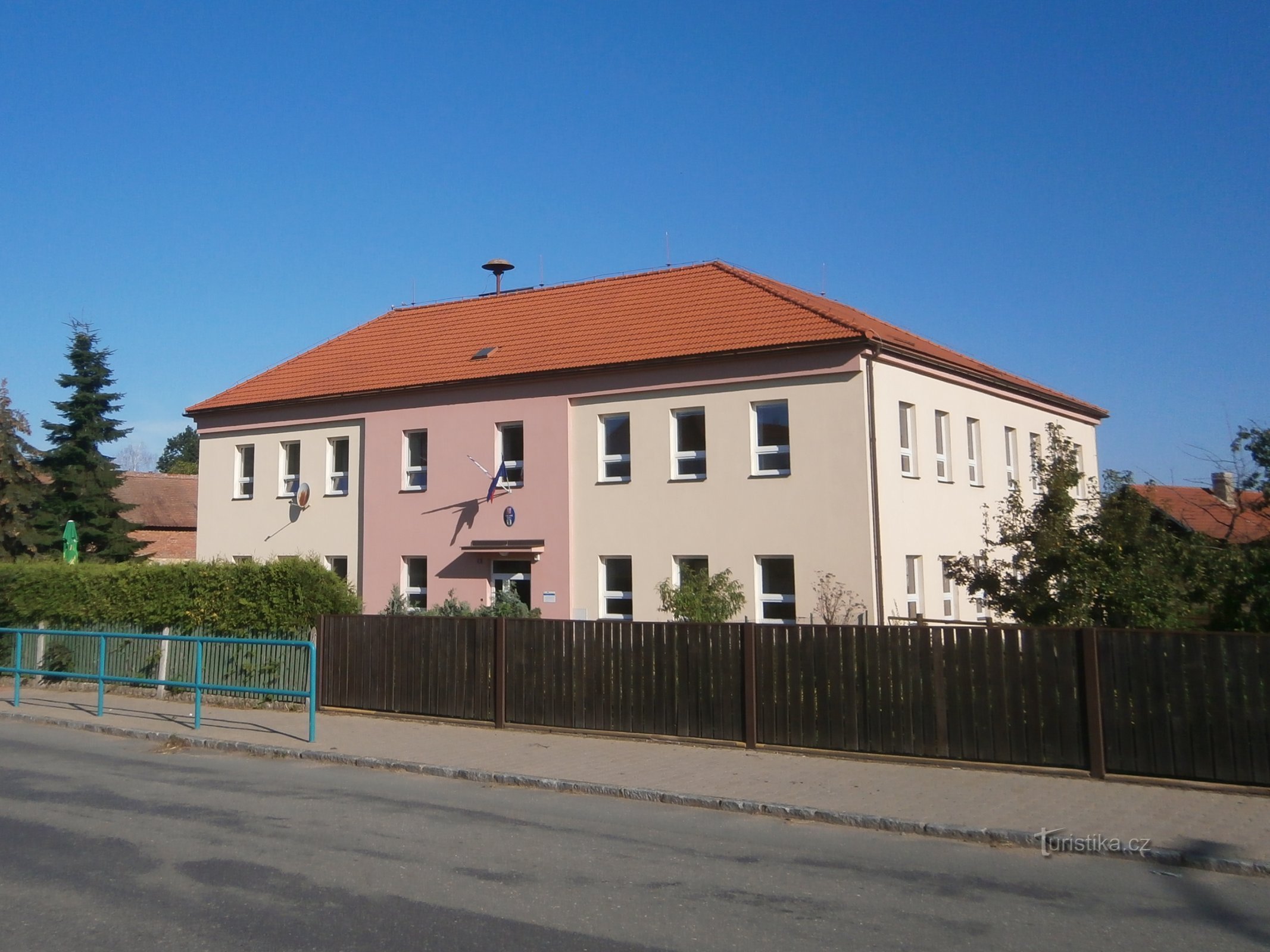 Școală (Staré Ždánice, 30.7.2017)