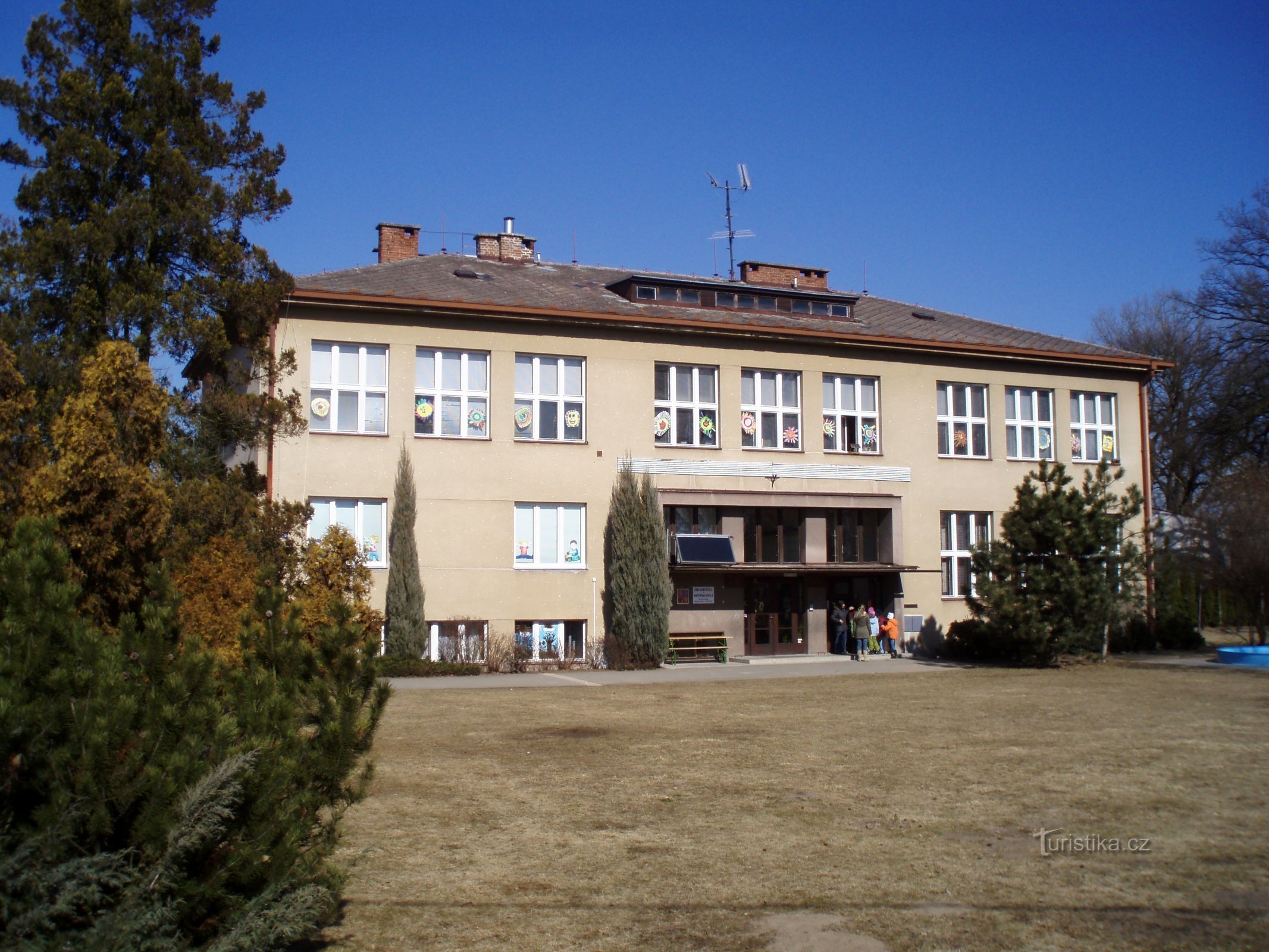 Koulu Malšov Lhotassa (8.3.2011. maaliskuuta XNUMX)