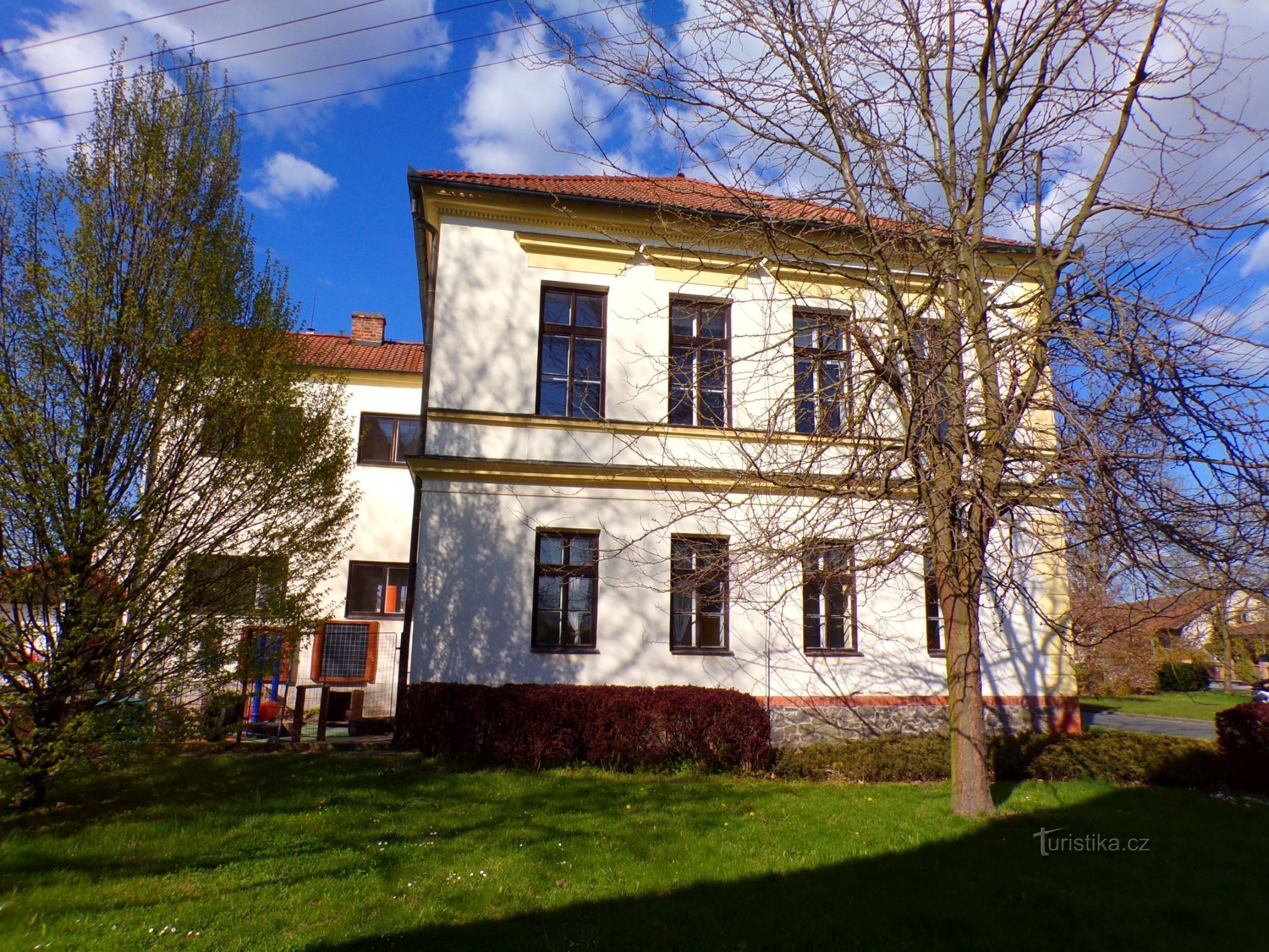 学校在 Rosice nad Labem (Pardubice, 23.4.2022/XNUMX/XNUMX)