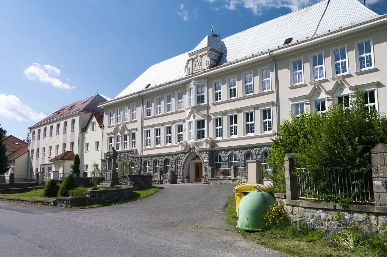 Škola v Třebařově