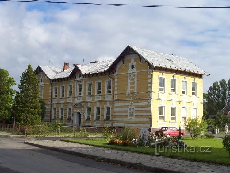 School: Elementary school in the village