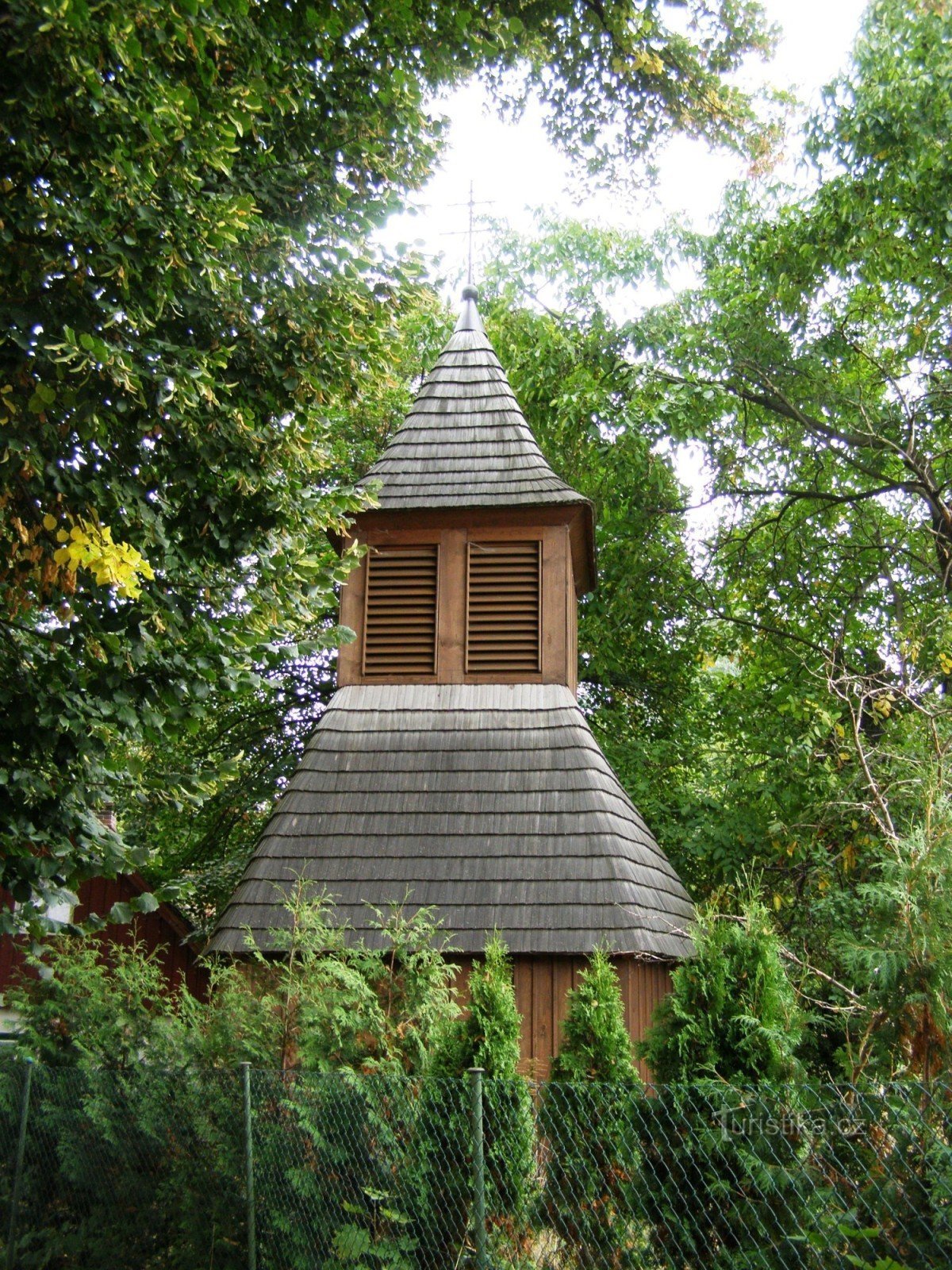 Skrivany - torre do sino de madeira