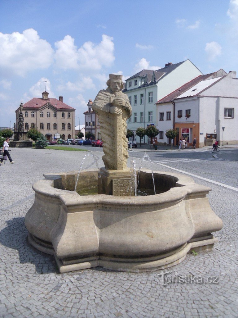 Skuteč - der Brunnen von St. Jan Nepomuký