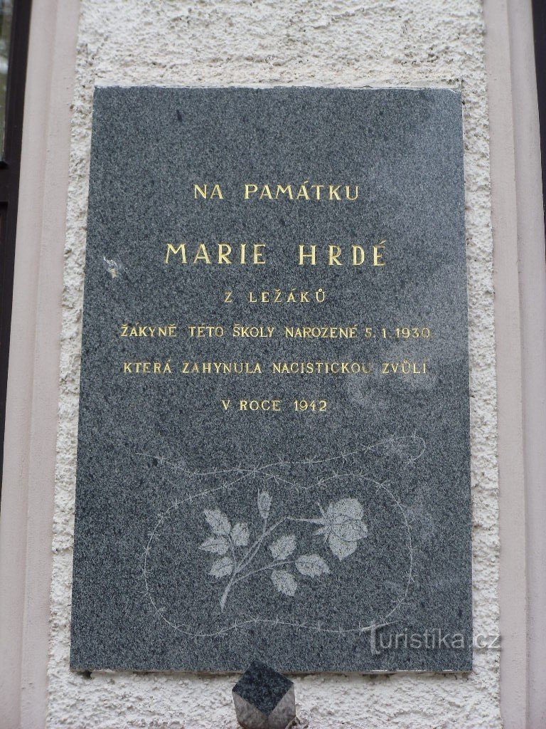 Skuteč - a ležáki Marie Hrdé emléktáblája