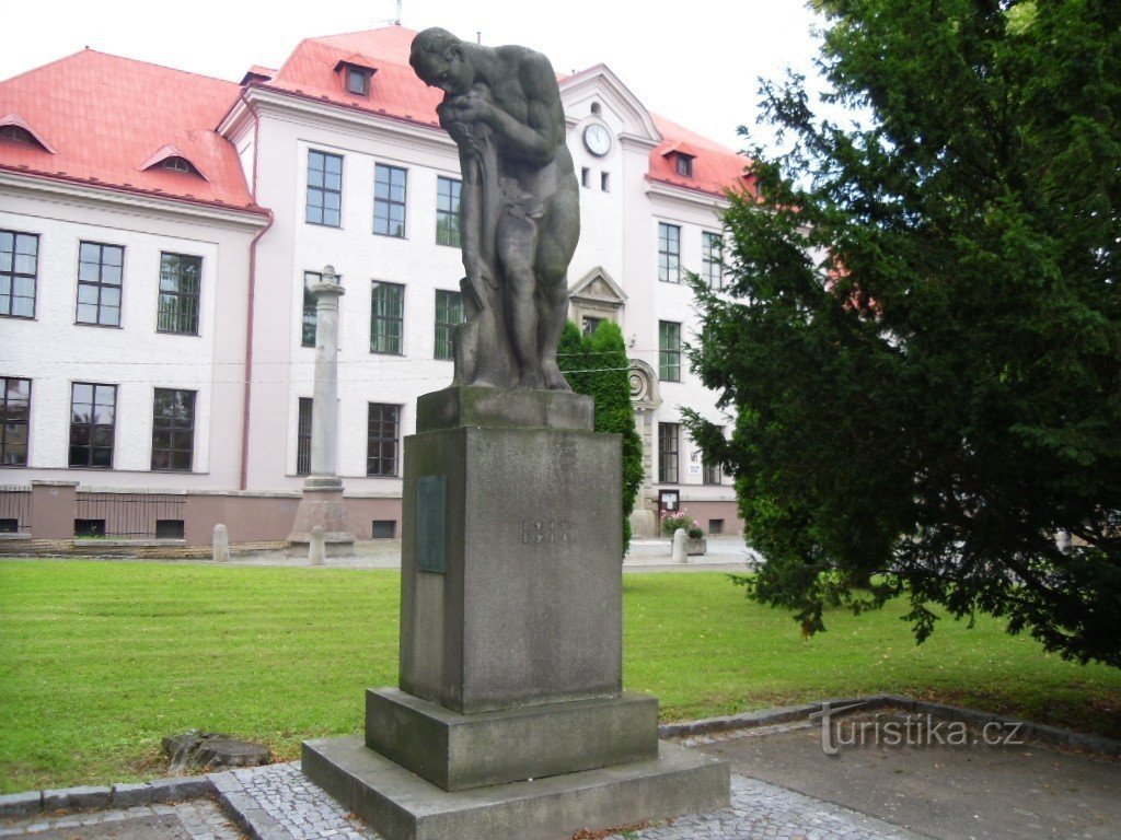 Skuteč - un monument al victimelor Primului Război Mondial