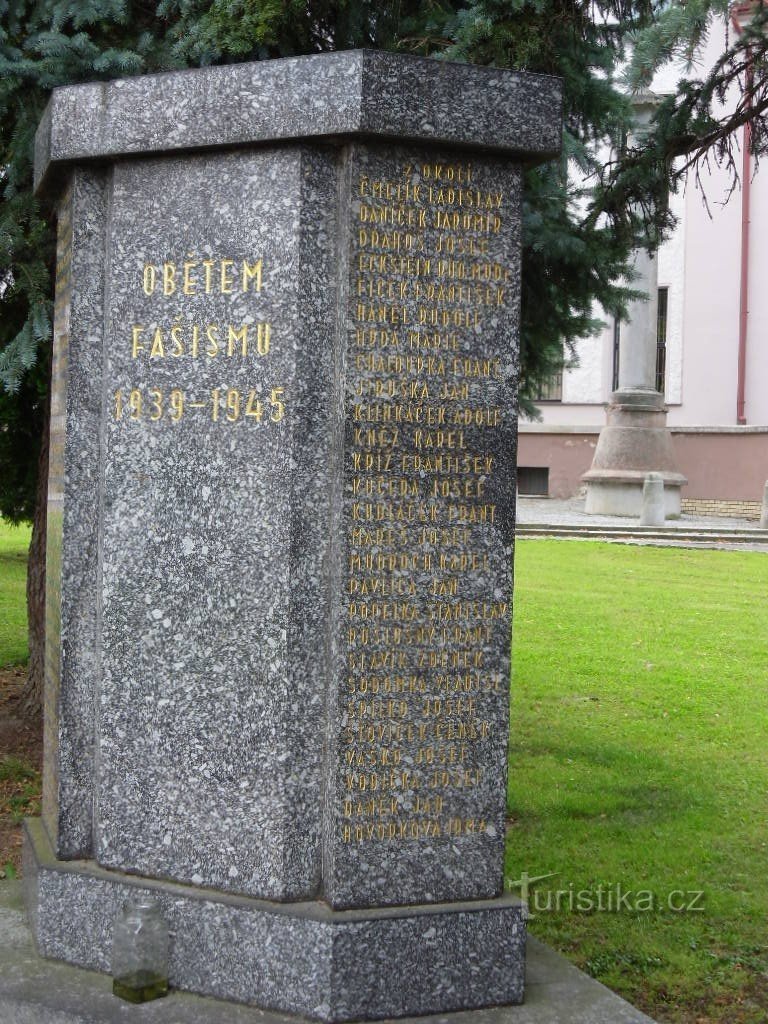 Skuteč - un monumento a las víctimas del fascismo