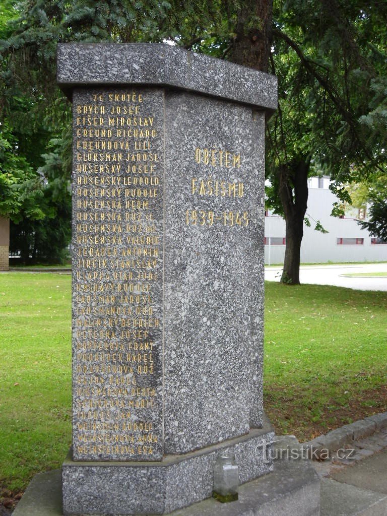 Skuteč - a fasizmus áldozatainak emlékműve