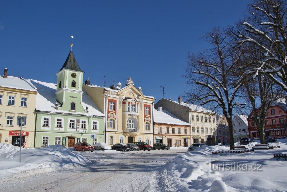 una vera piazza invernale a Králíky