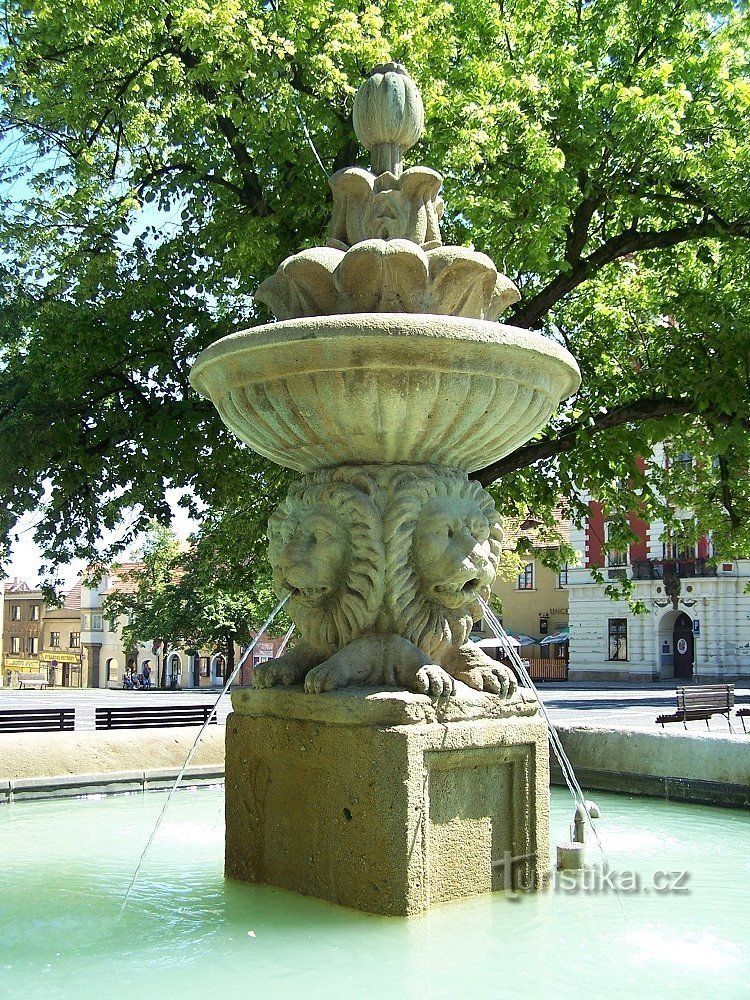 Slaný - Brunnen auf dem Masaryk-Platz