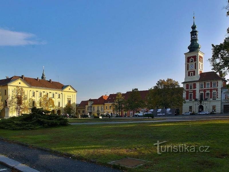 Slaný - Plaza Masaryk (Martinický dvůr, Ayuntamiento, Ungelt, Velvarská brána..)