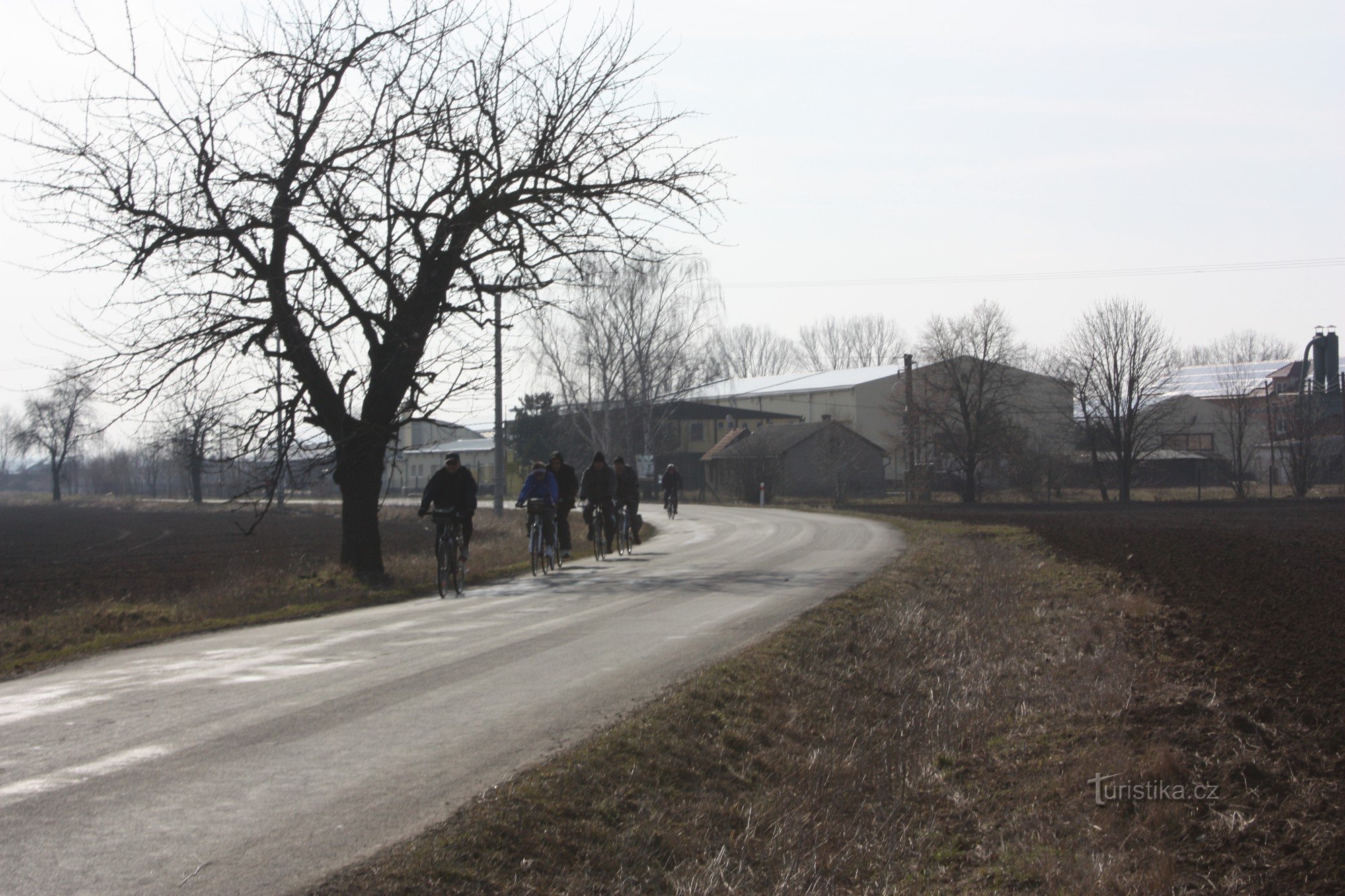 Pedala vrtimo proti močnemu nasprotnemu vetru