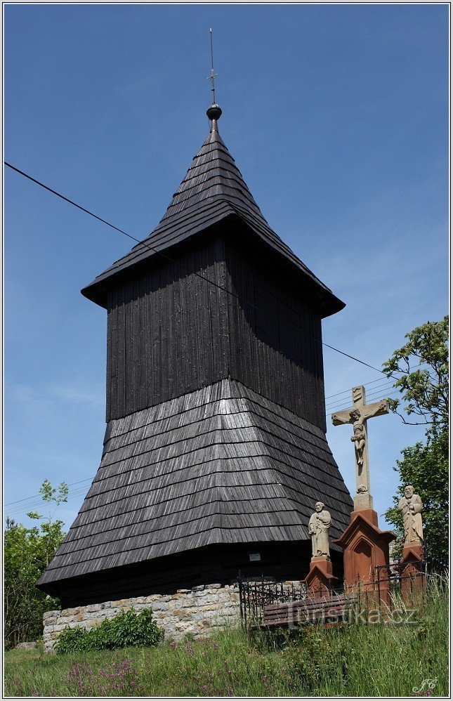 Slatina nad Úpou, clocher en bois