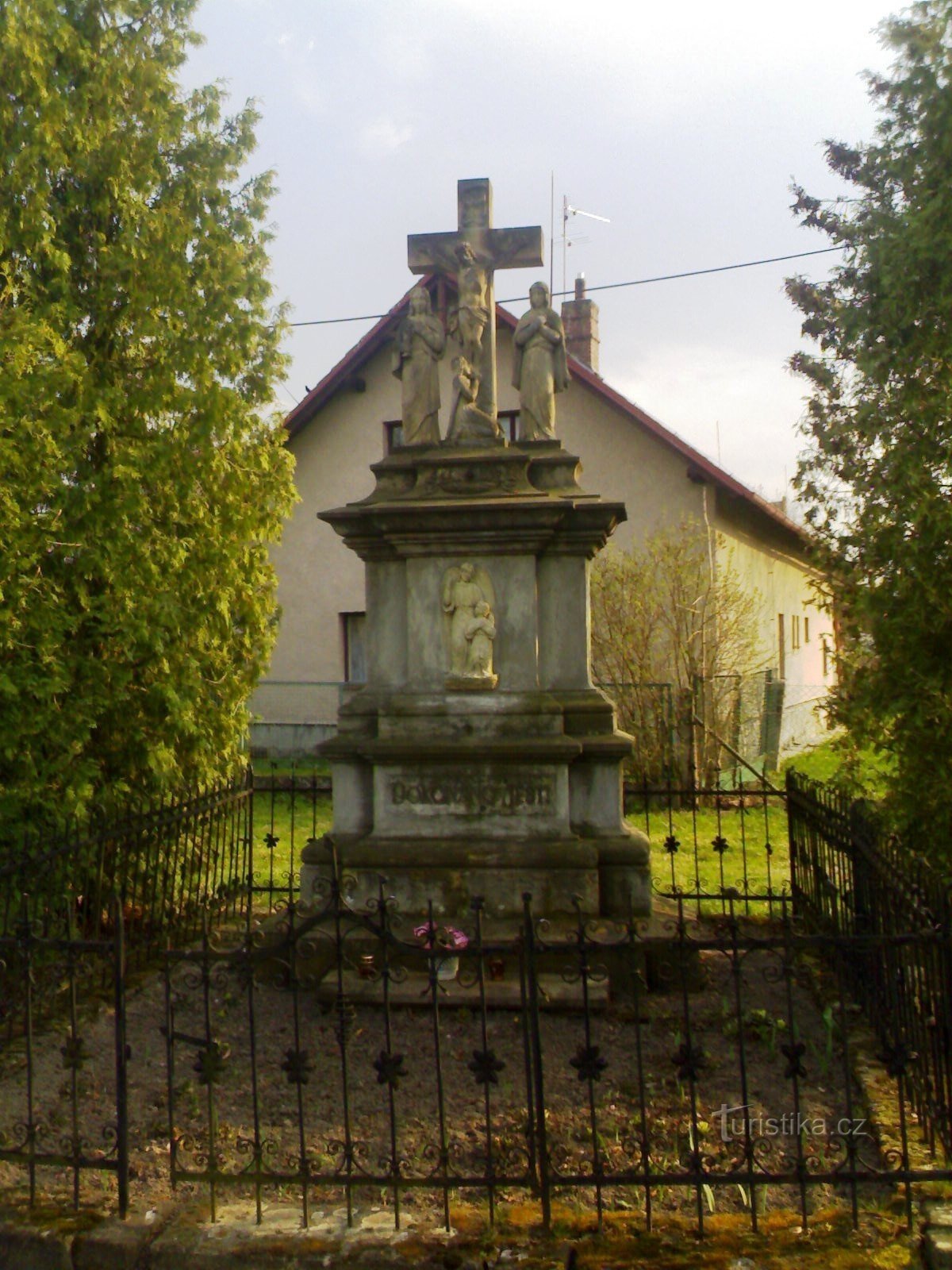 Slatina - monumento della crocifissione