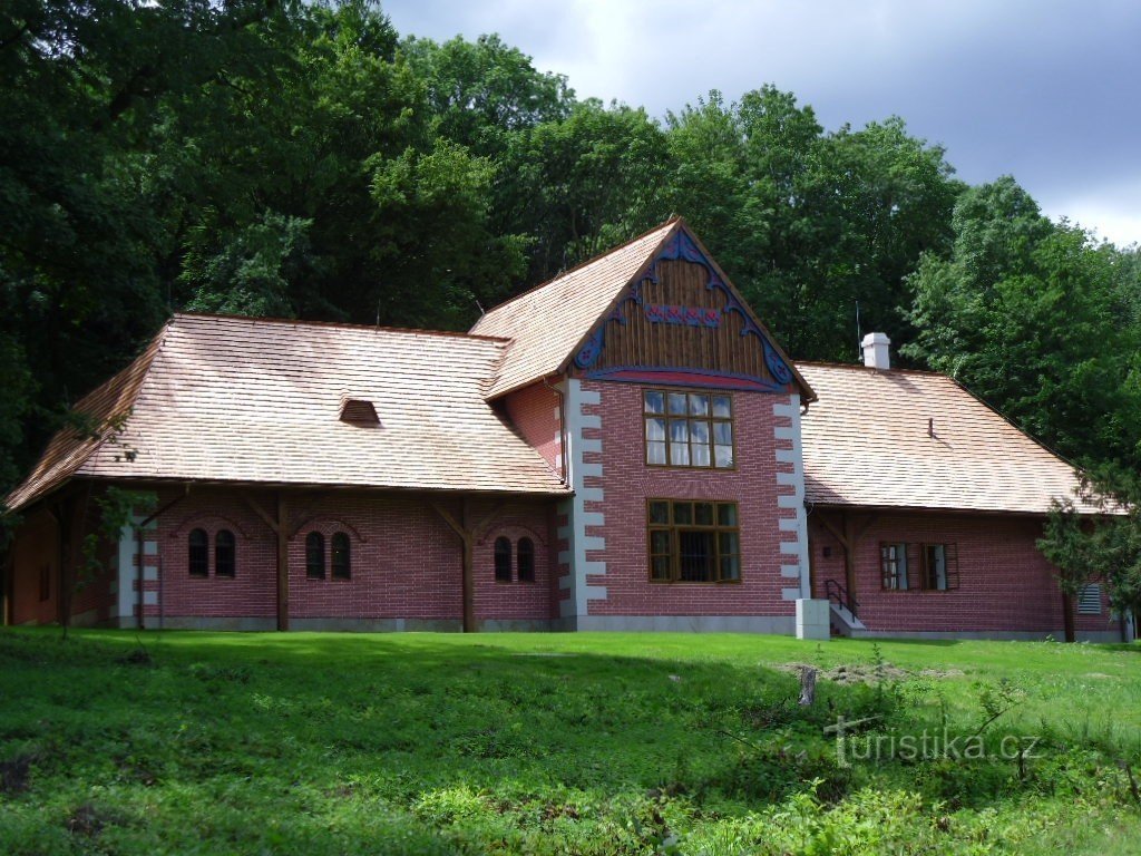 Slatiňany Διαδραστικό μουσείο του παλιού κορακιού Švýcárn της Kladrubian