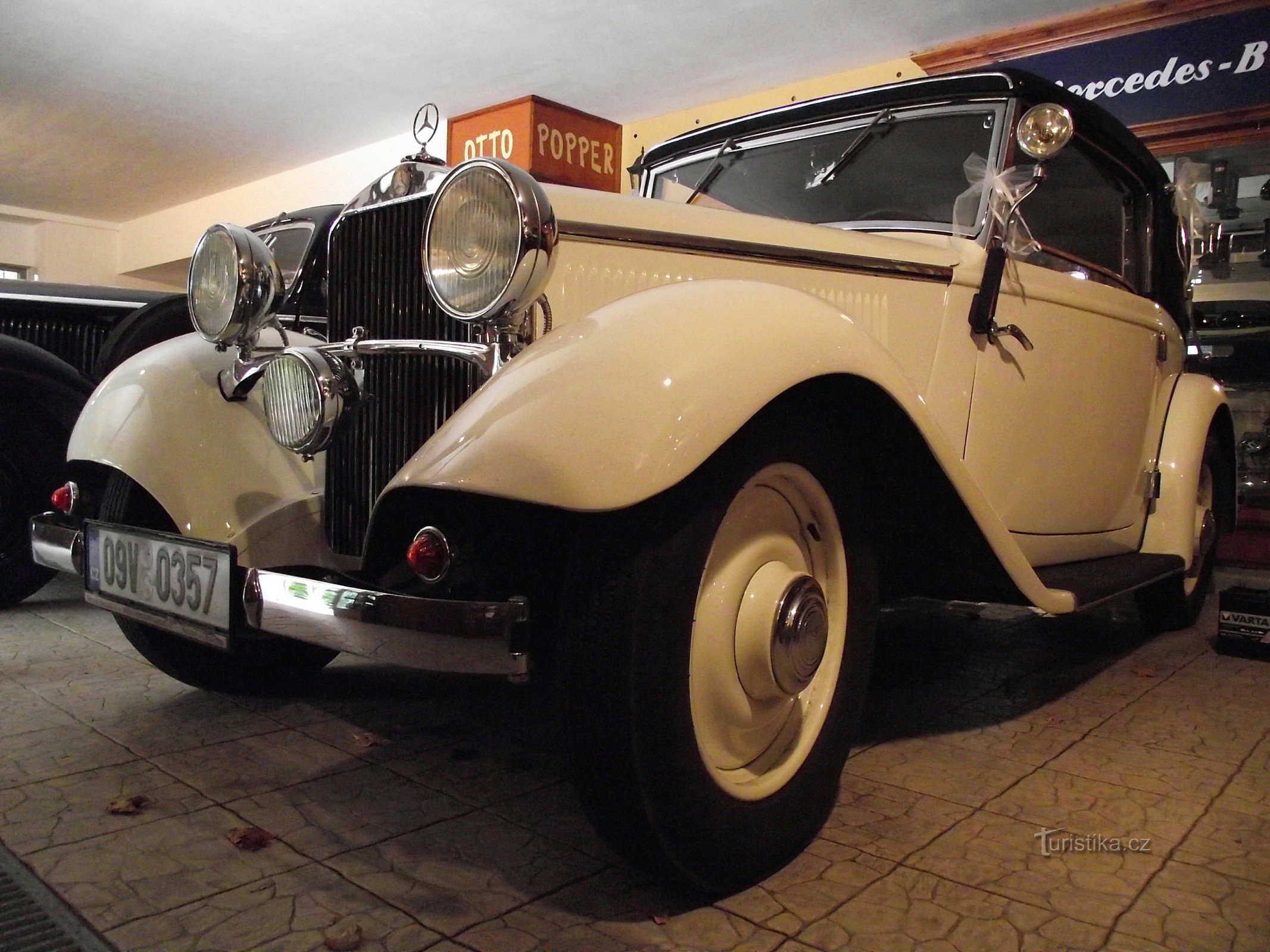 Slatinice - museo U veterána, paratiisi Mercedes-Benz-autojen ystäville