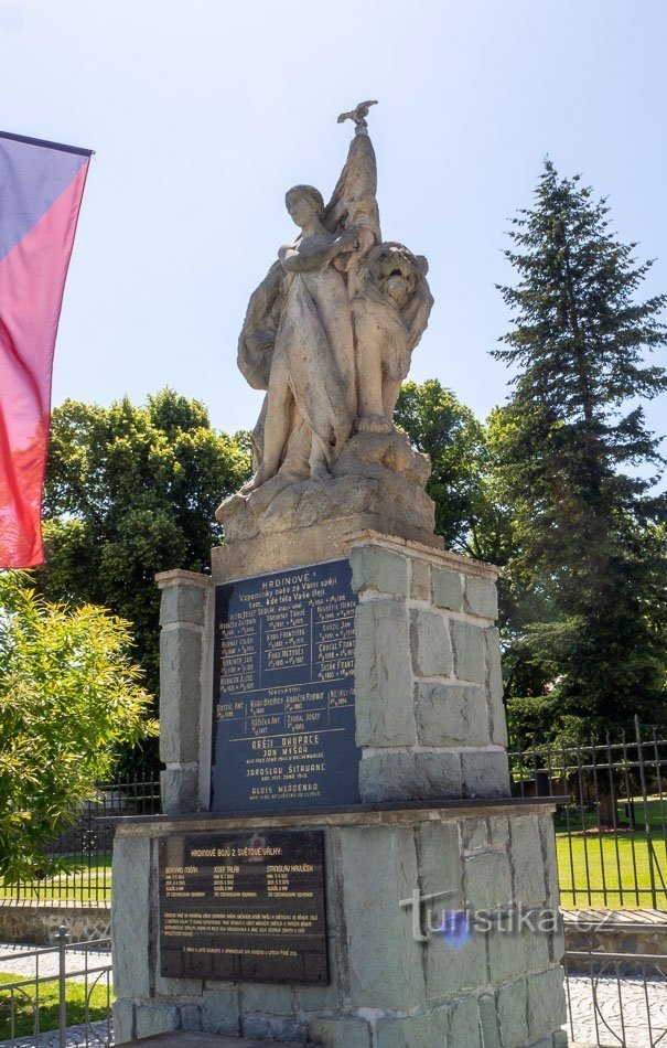 Slatinice - Monumento às Guerras Mundiais