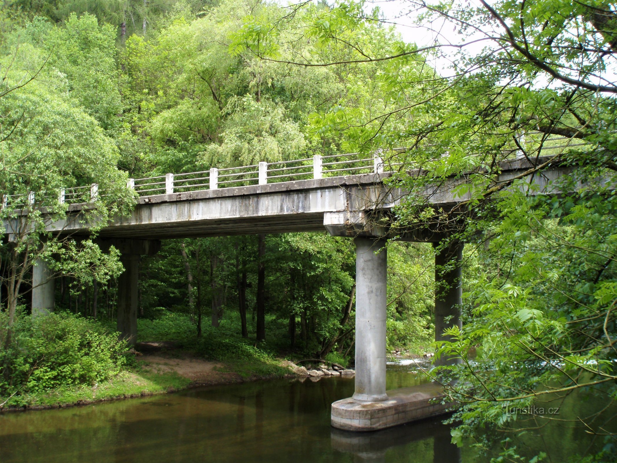 再建前のスラティナ橋 (Slatina nad Úpou)