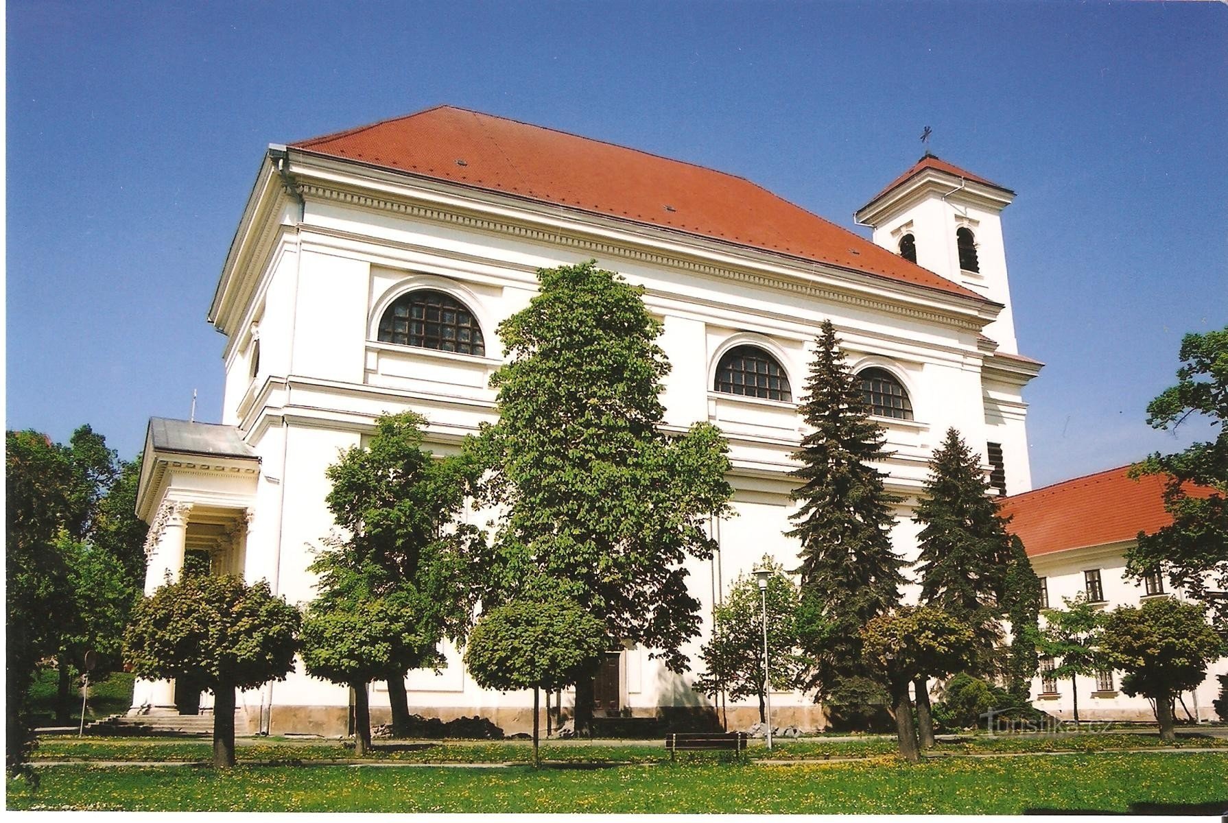 Slavkov - templom