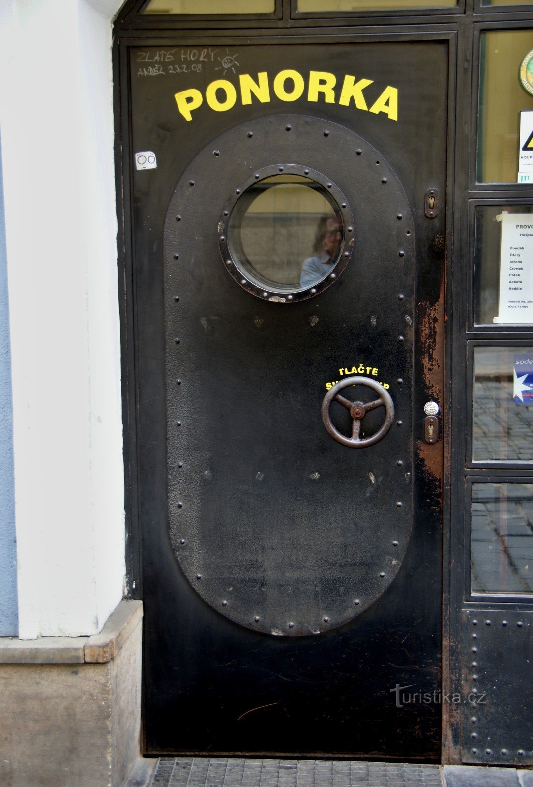 有名な潜水艦のドア