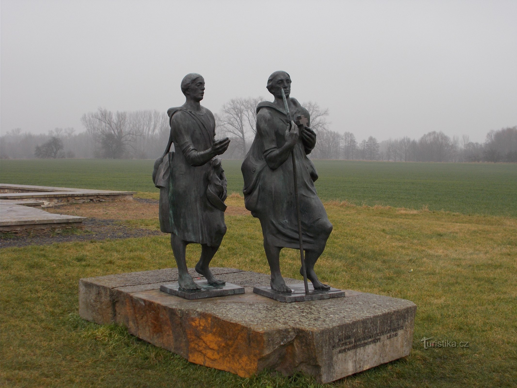 Slavník-kasteel - standbeeld van St. Vojtěch en St. Ik ben er blij om