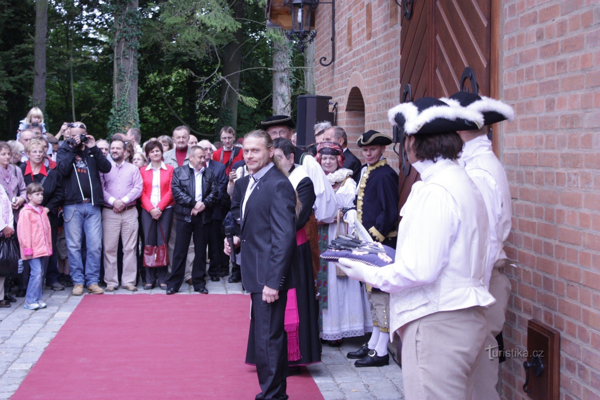 Ceremoniële opening van de bewaarplaats van het Koetsmuseum in Bohemen onder Kosíř