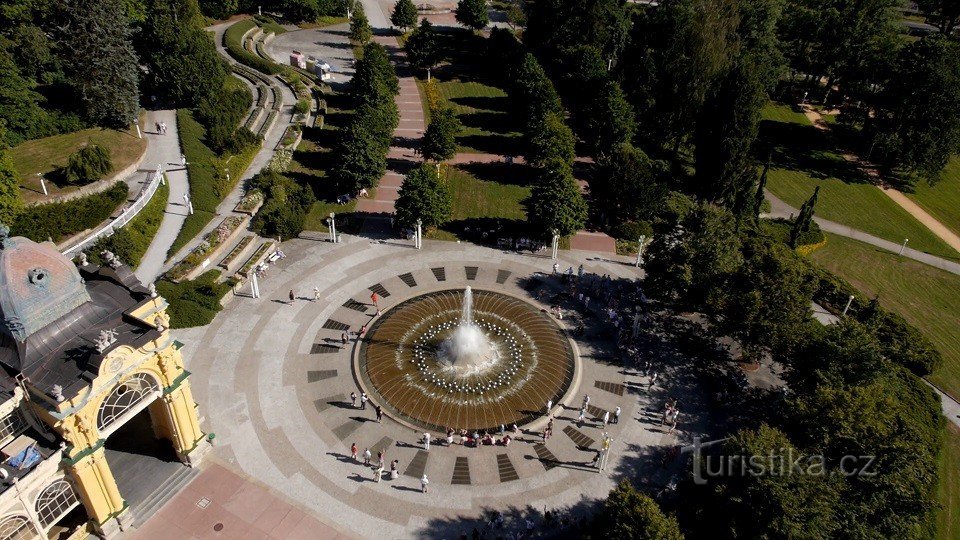 Торжественное открытие Поющего фонтана в Марианских Лазнях