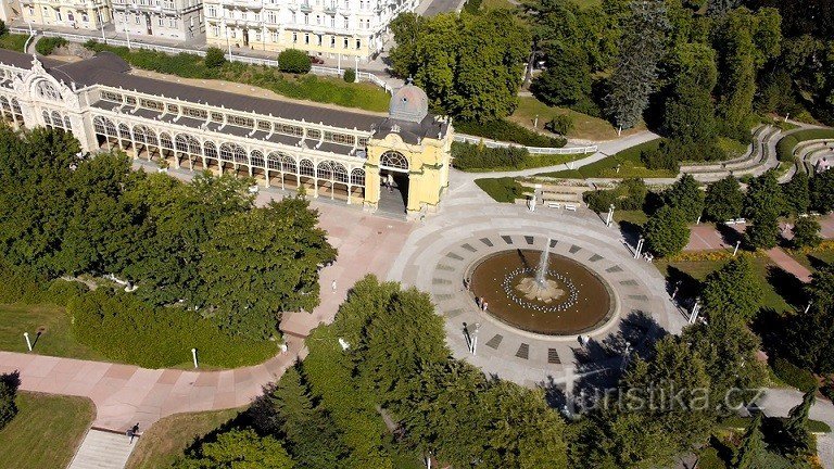 Cérémonie d'ouverture de la fontaine chantante à Mariánské Lázně