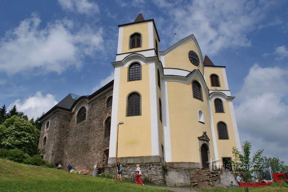 slavný kostel v Neratově