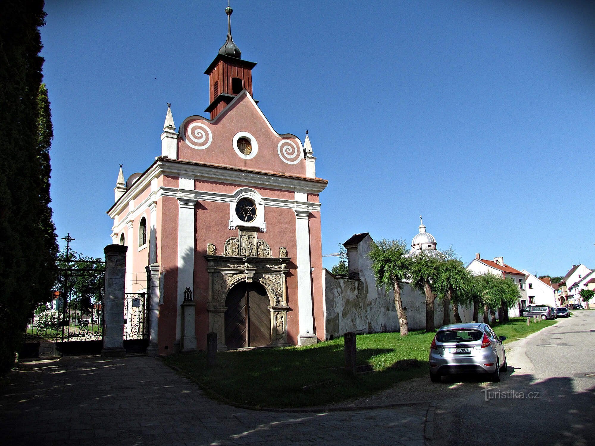 Slavonice - Szent Kereszt temetői temploma