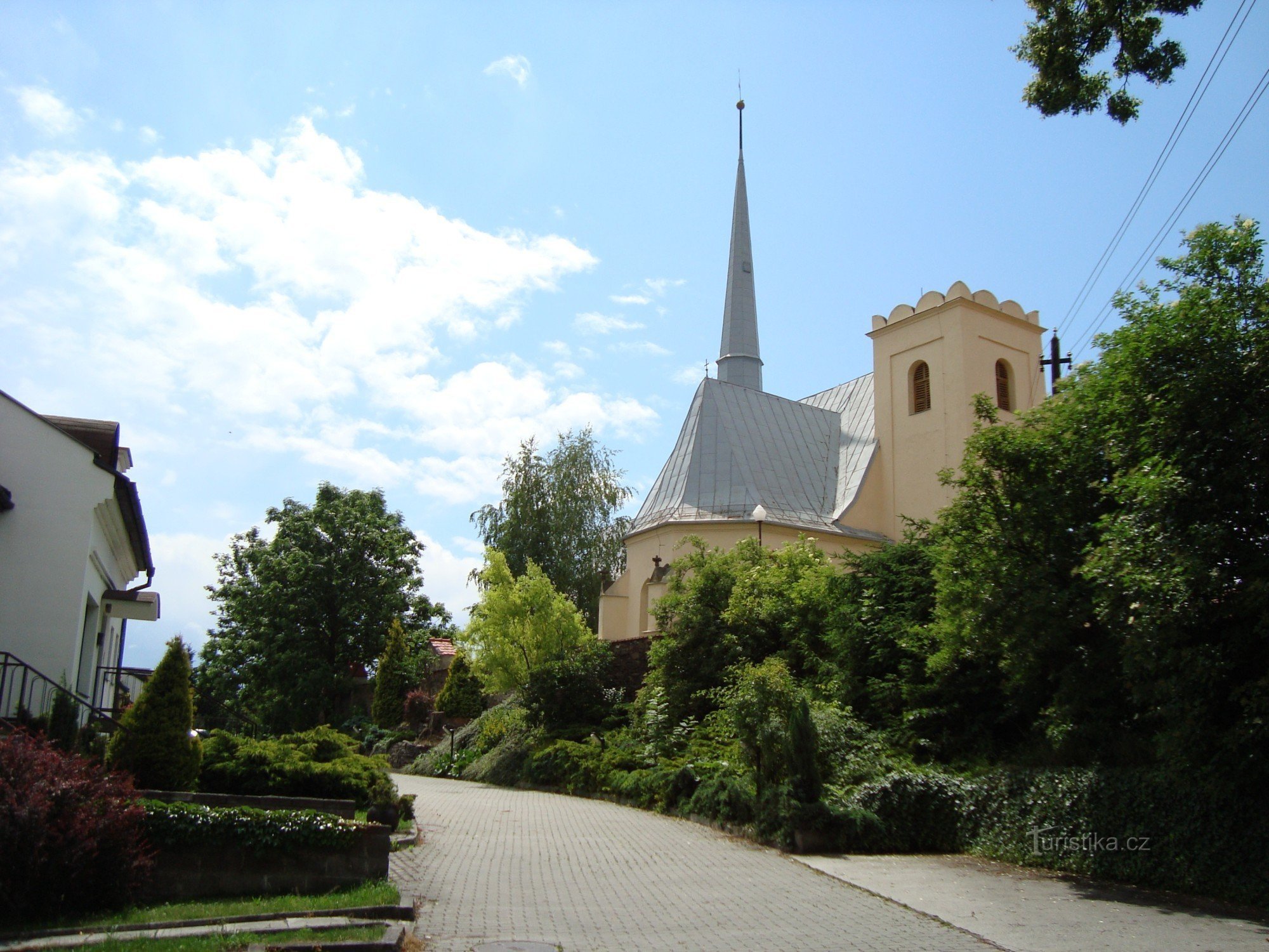 Slavonín - biserica parohială Sf. Andrei - Foto: Ulrych Mir.