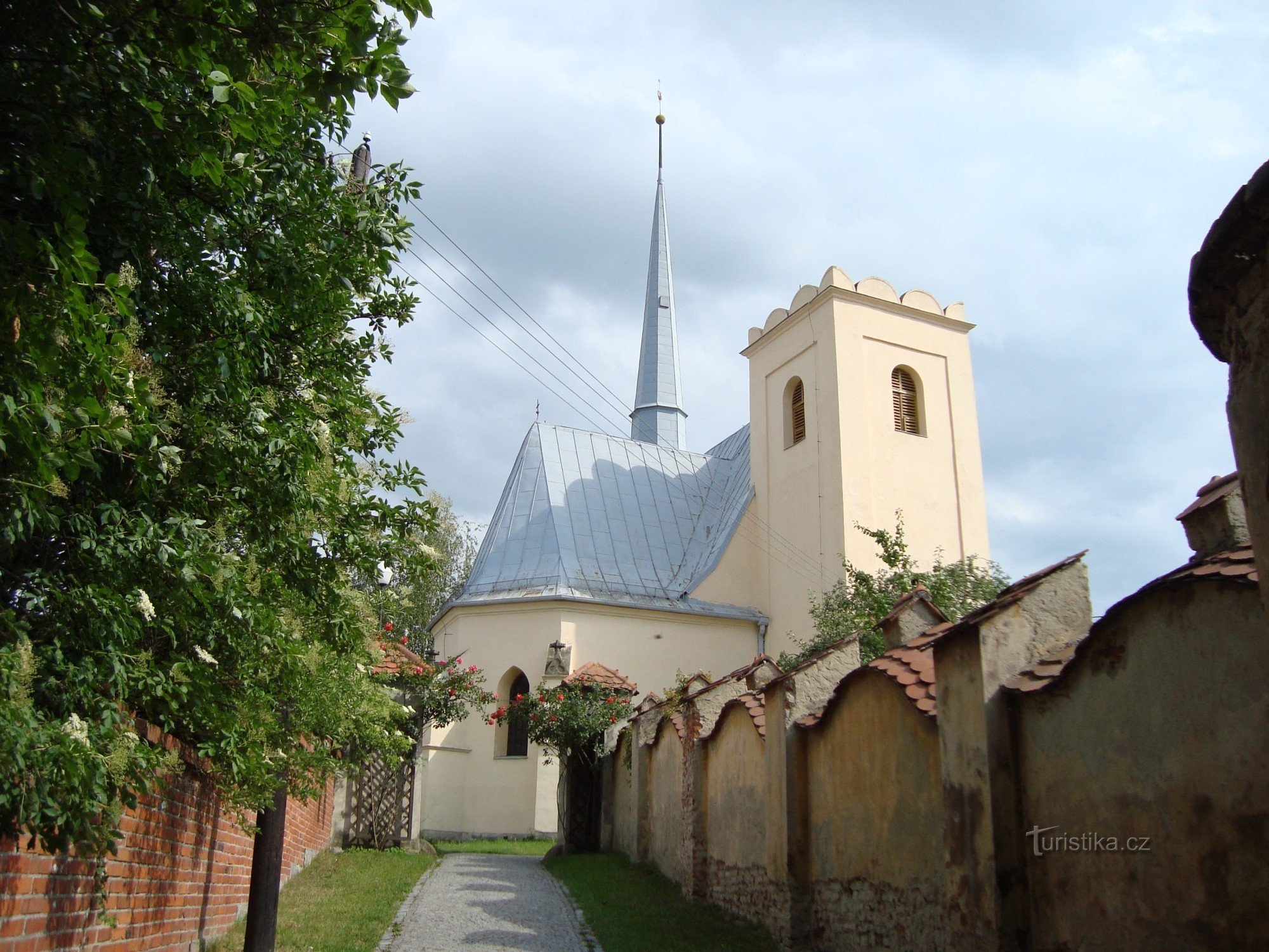 Slavonín - parochiekerk van St. Andrew - Foto: Ulrych Mir.